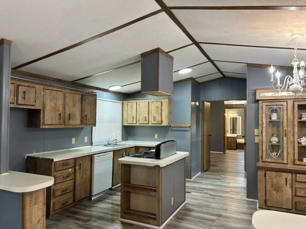 403 W Worsham Street, Willis, TX 77378