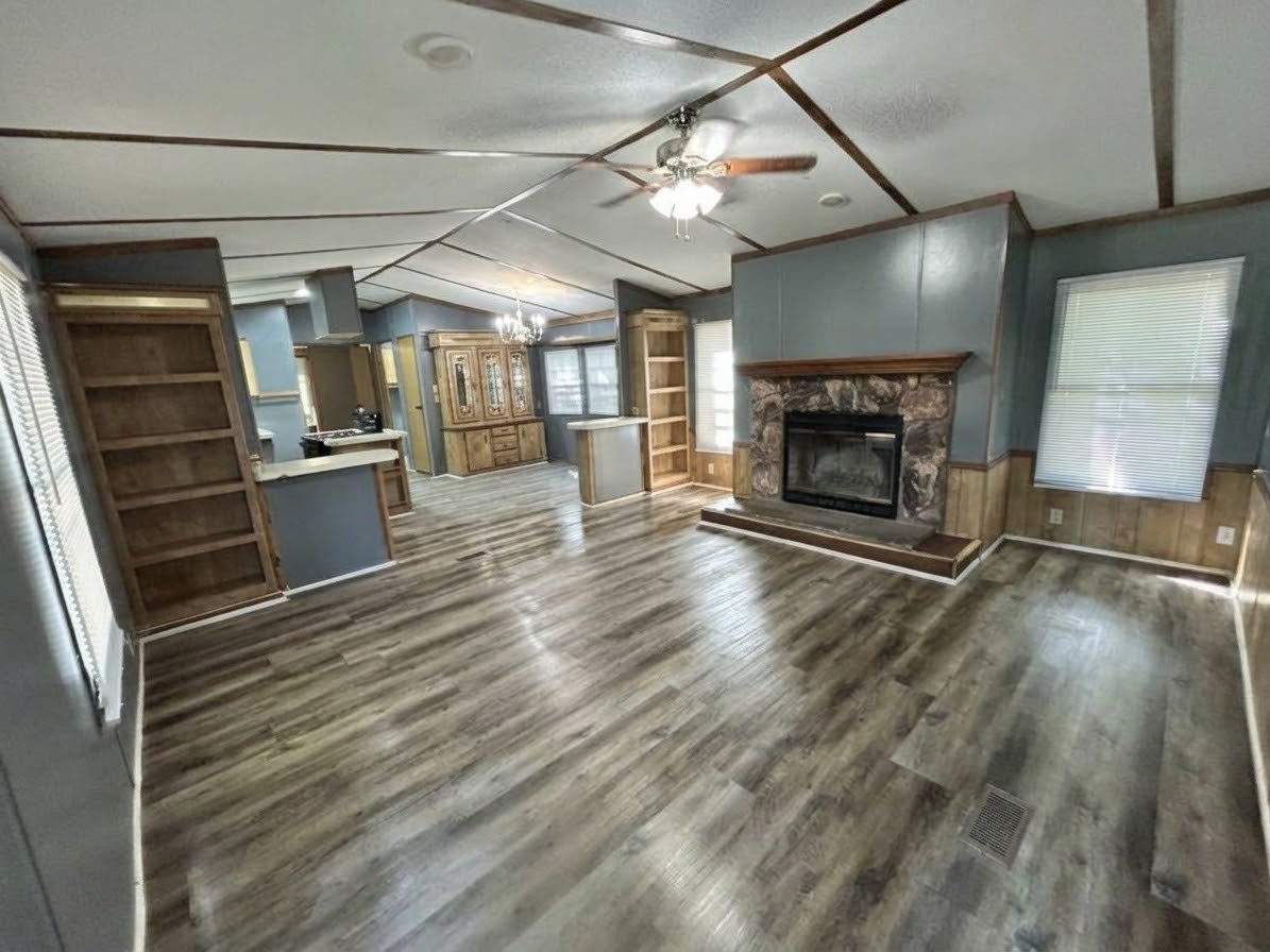 403 W Worsham Street, Willis, TX 77378