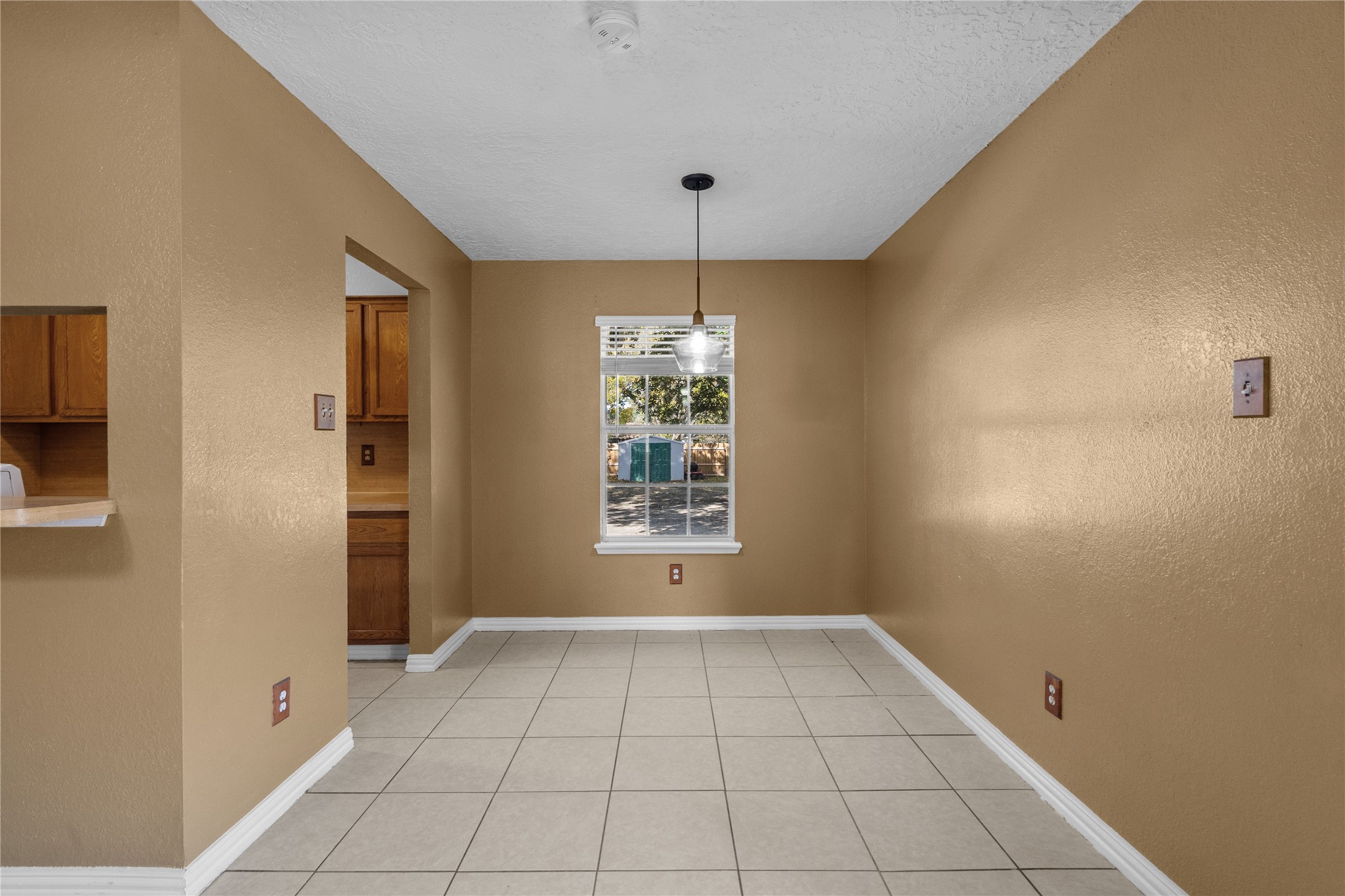 2716 2nd Avenue N, Texas City, TX 77590