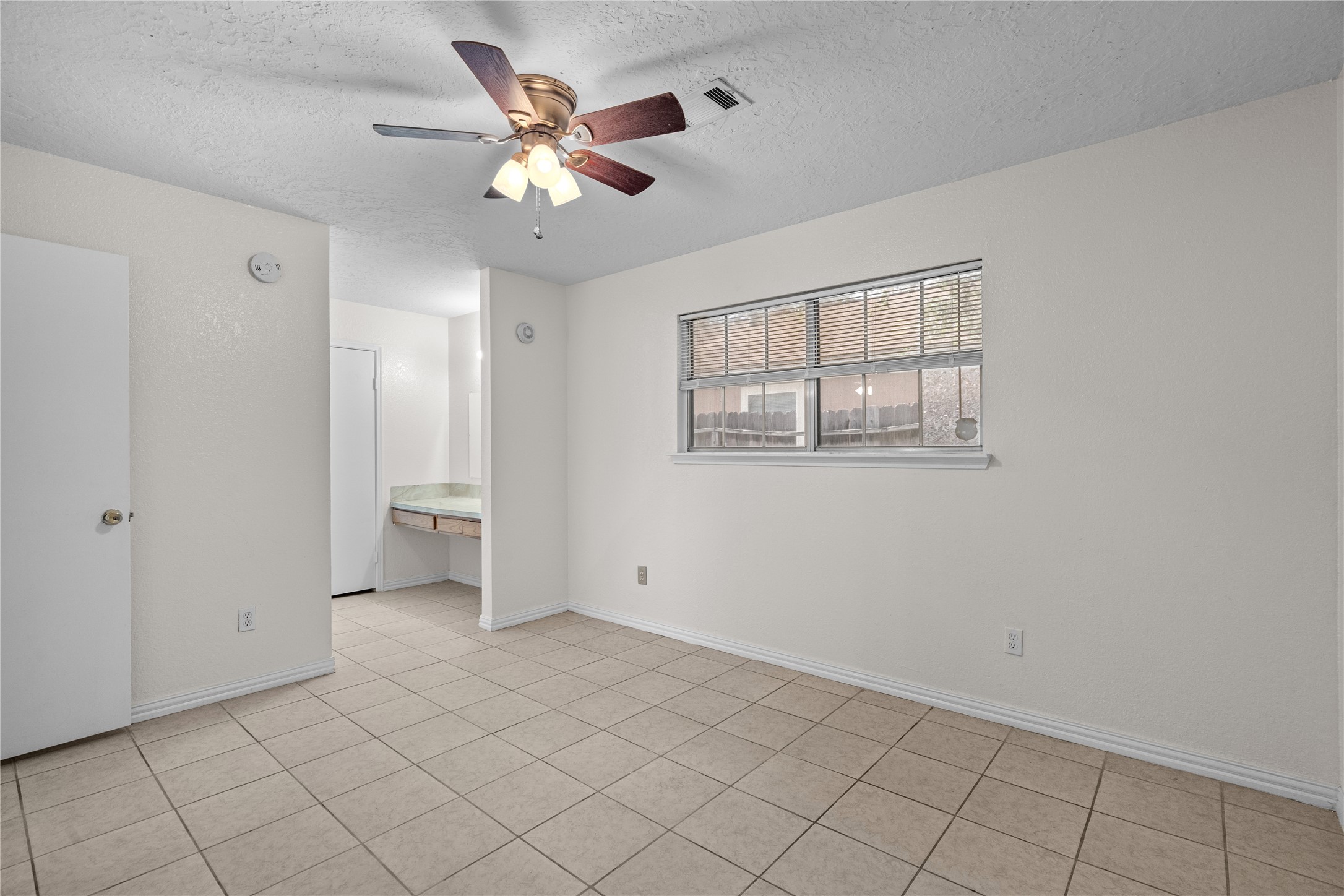 2716 2nd Avenue N, Texas City, TX 77590