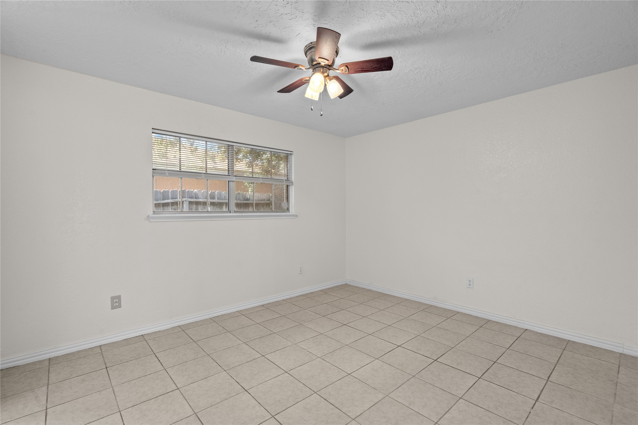 2716 2nd Avenue N, Texas City, TX 77590