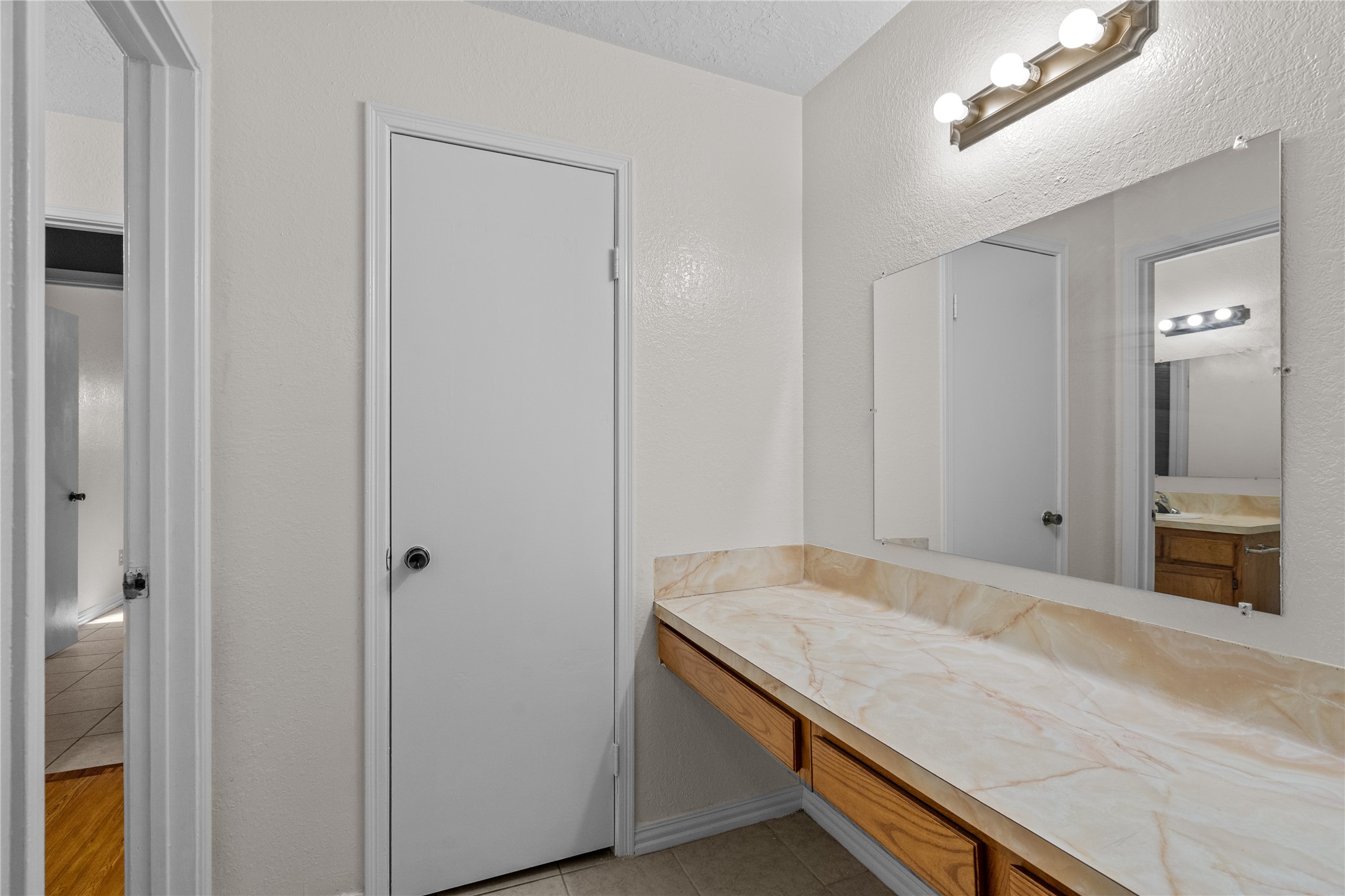 2716 2nd Avenue N, Texas City, TX 77590