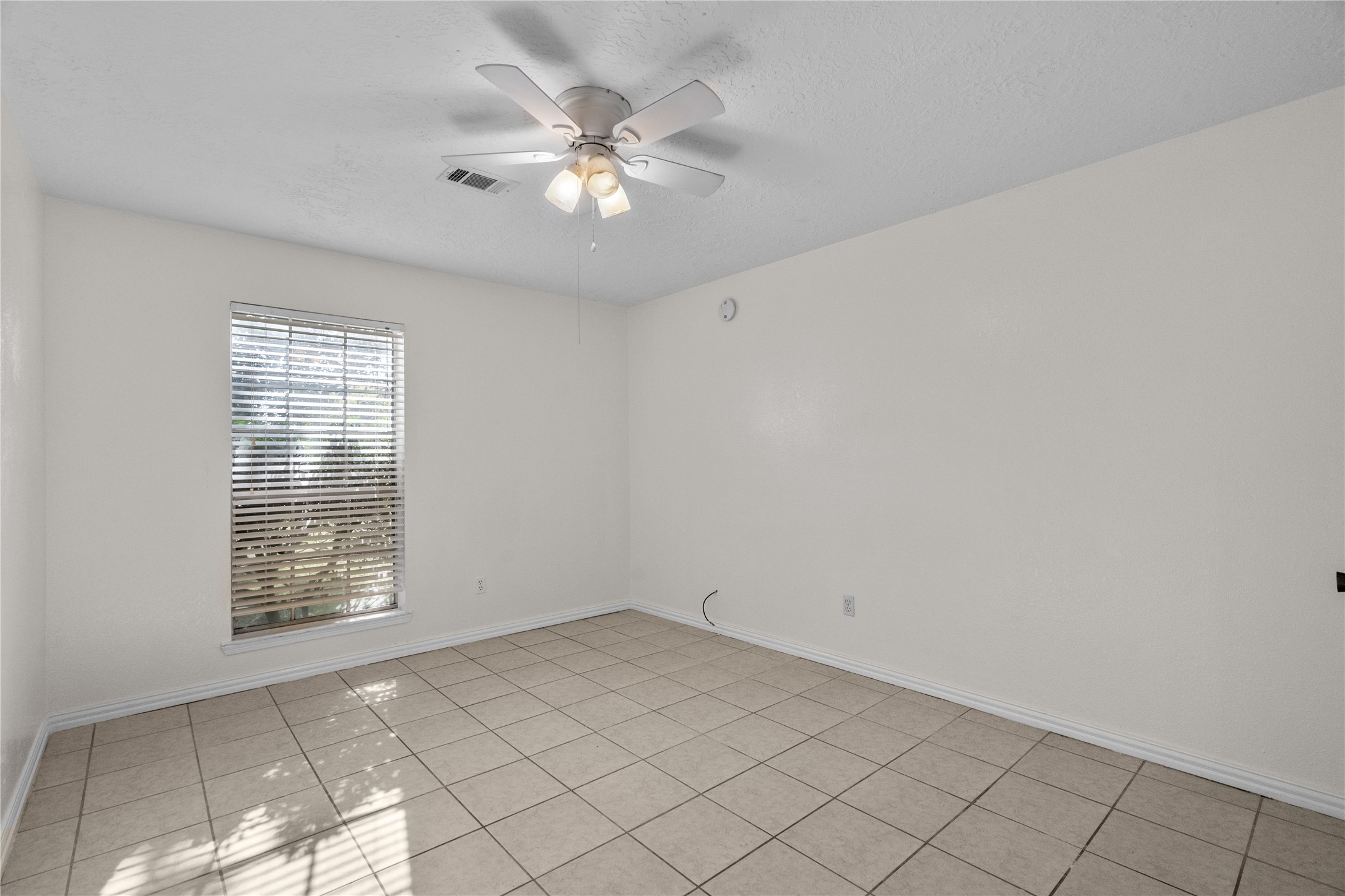 2716 2nd Avenue N, Texas City, TX 77590