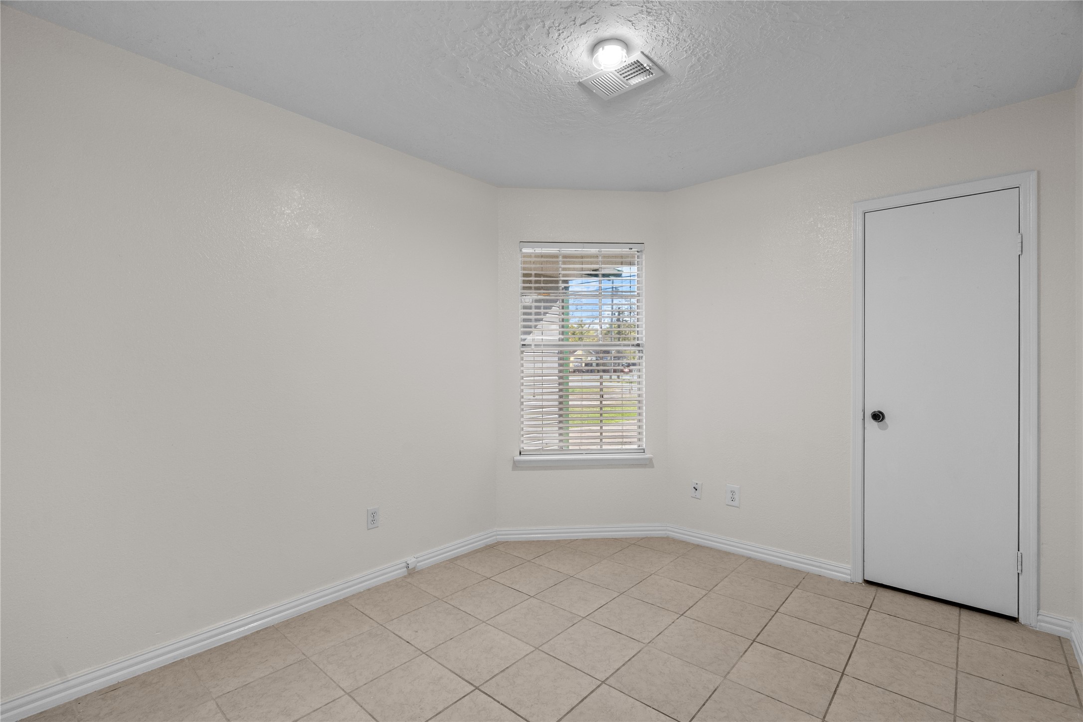 2716 2nd Avenue N, Texas City, TX 77590