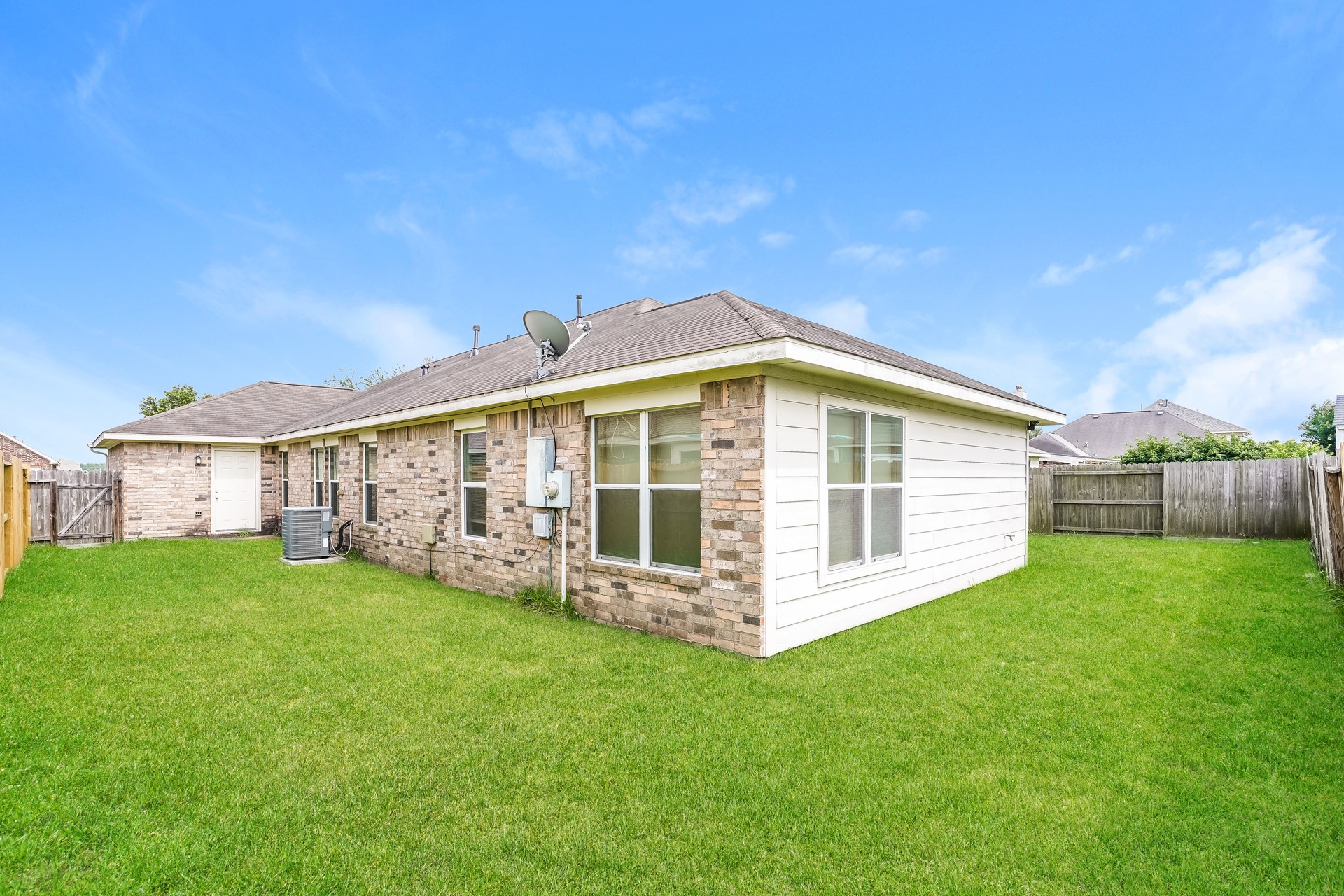 856 Grassy Knoll Trail, La Marque, TX 77568