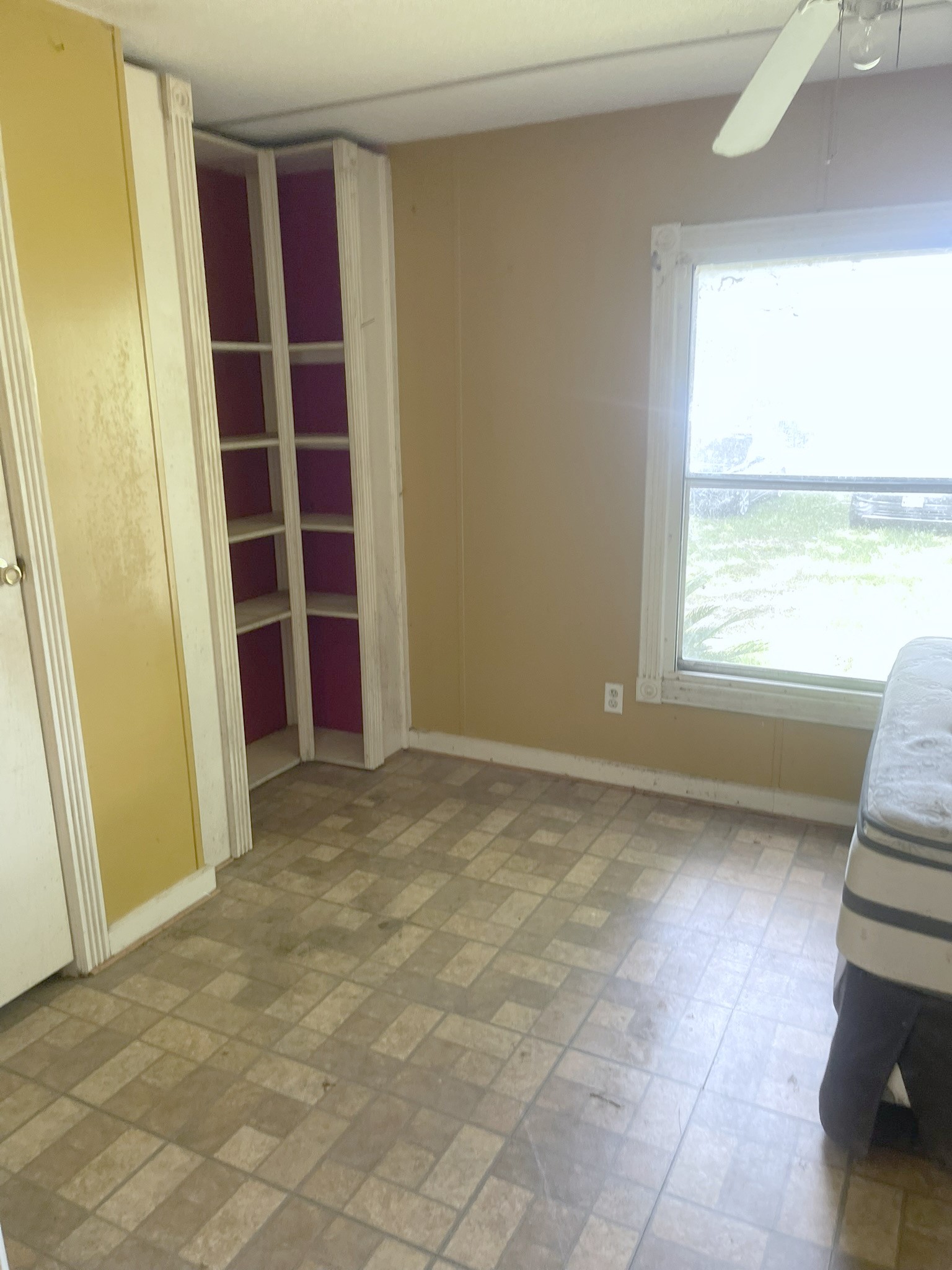 414 Shaw Street, Alvin, TX 77511