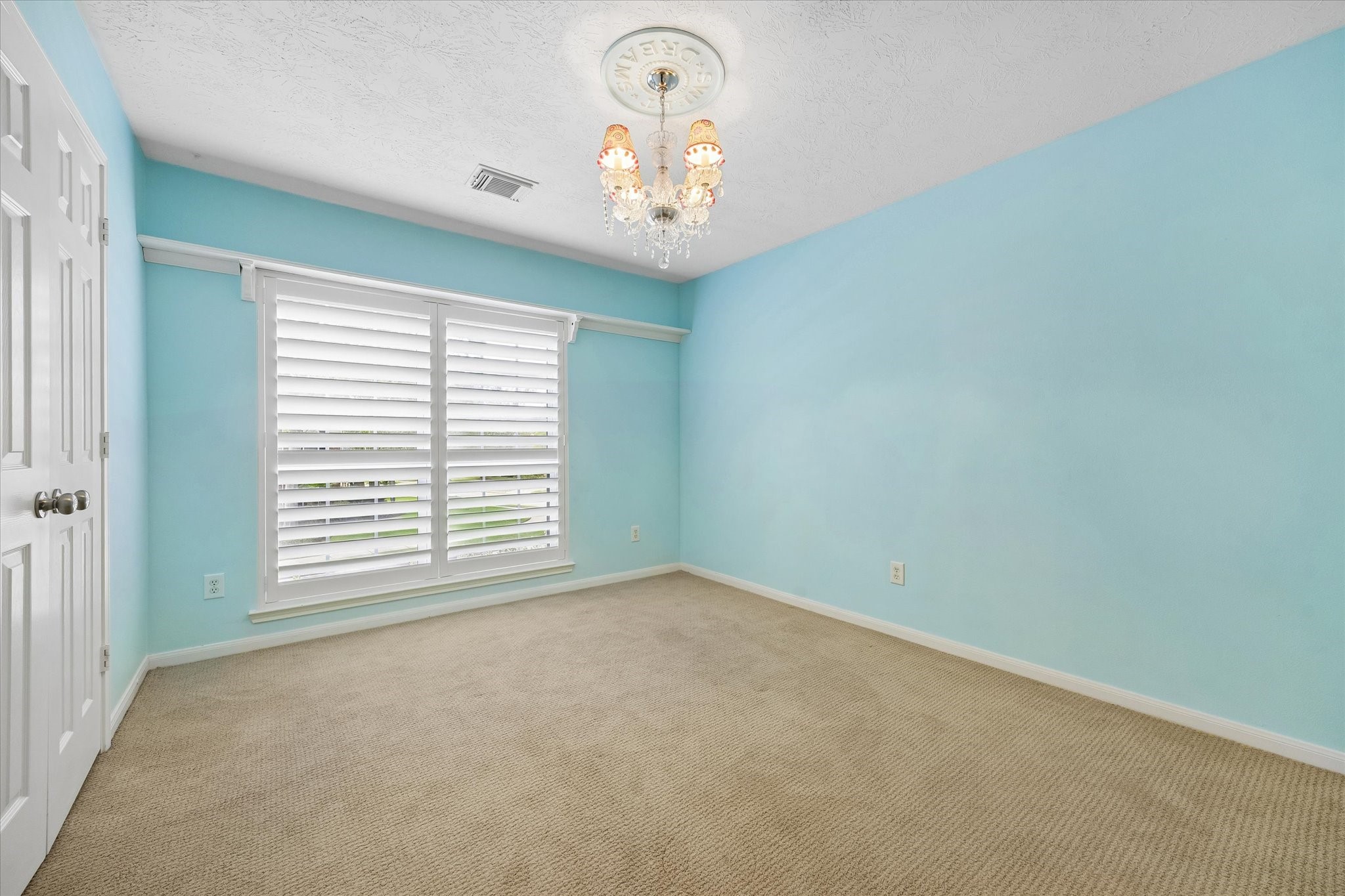 Bright, cheerful, and full of possibilities! This generously sized bedroom offers room for sleeping, studying, or relaxing, making it easy to adapt as your needs change.