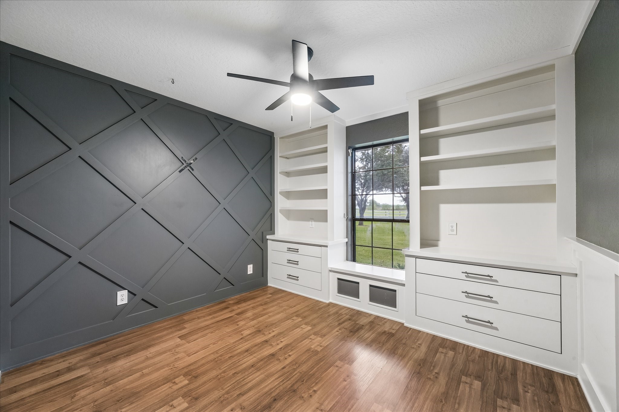 9102 N Humble Camp Road, Dickinson, TX 77539