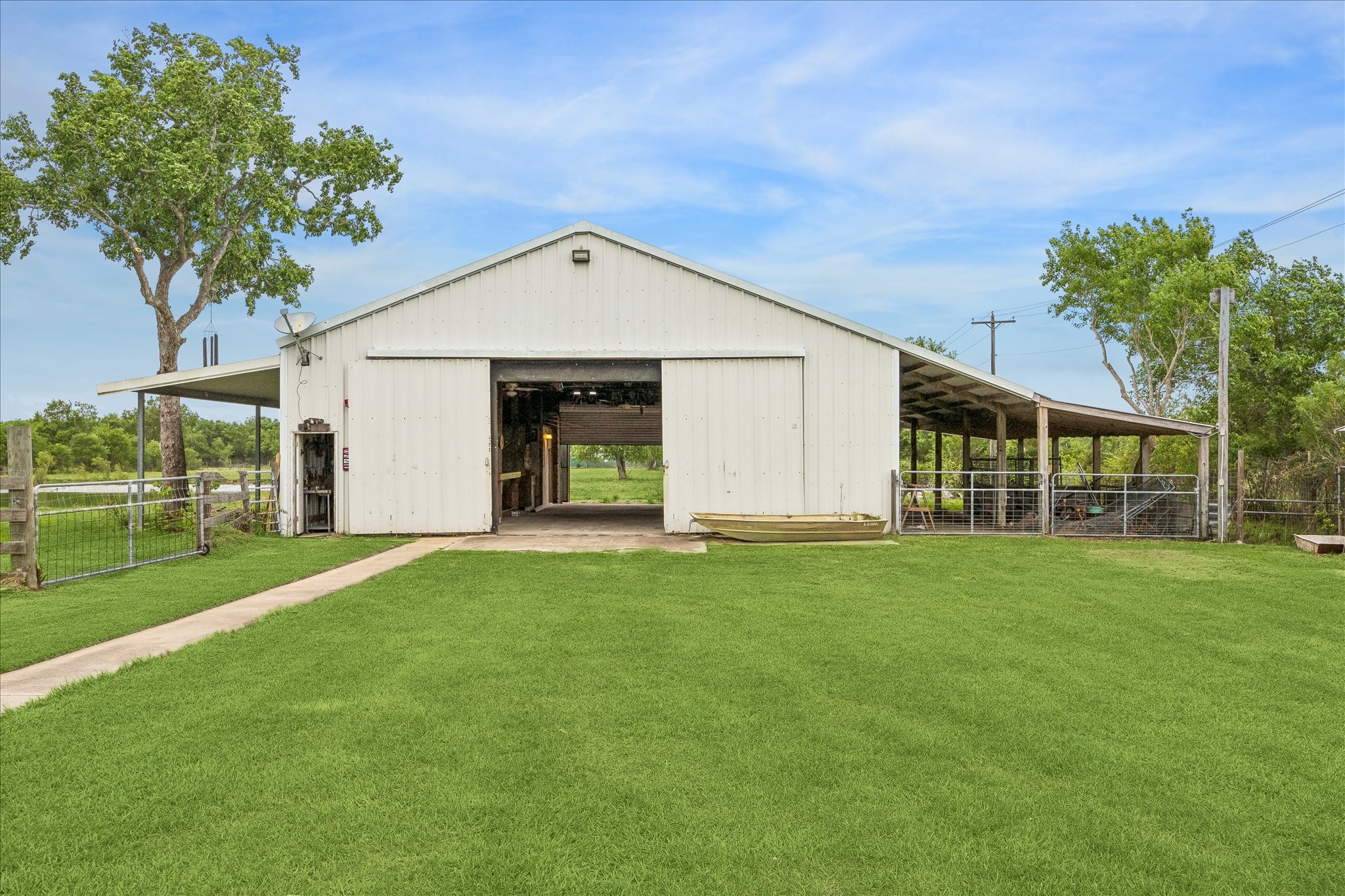 Big Party Barn with 3 overhead doors.
