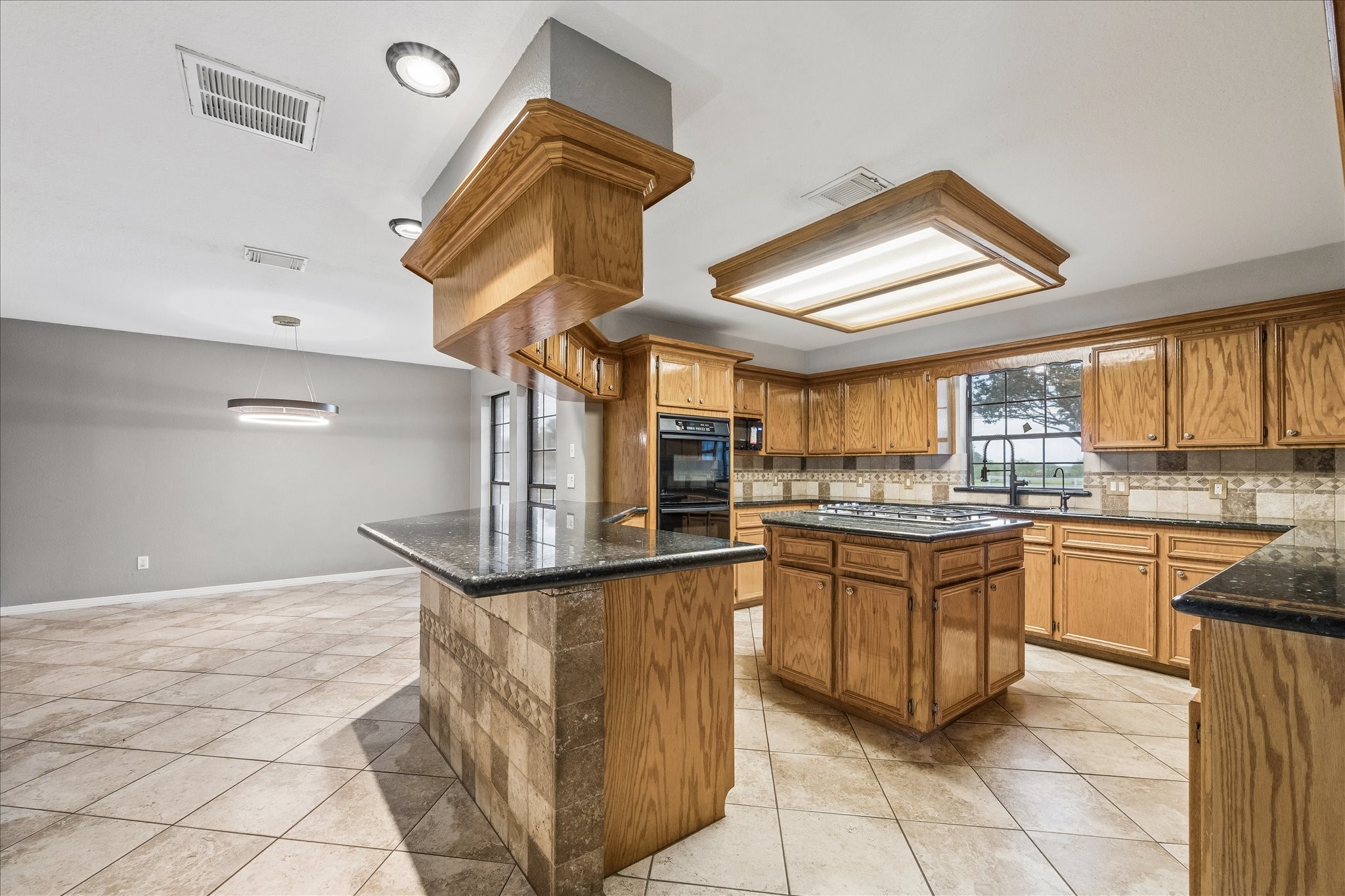 9102 N Humble Camp Road, Dickinson, TX 77539