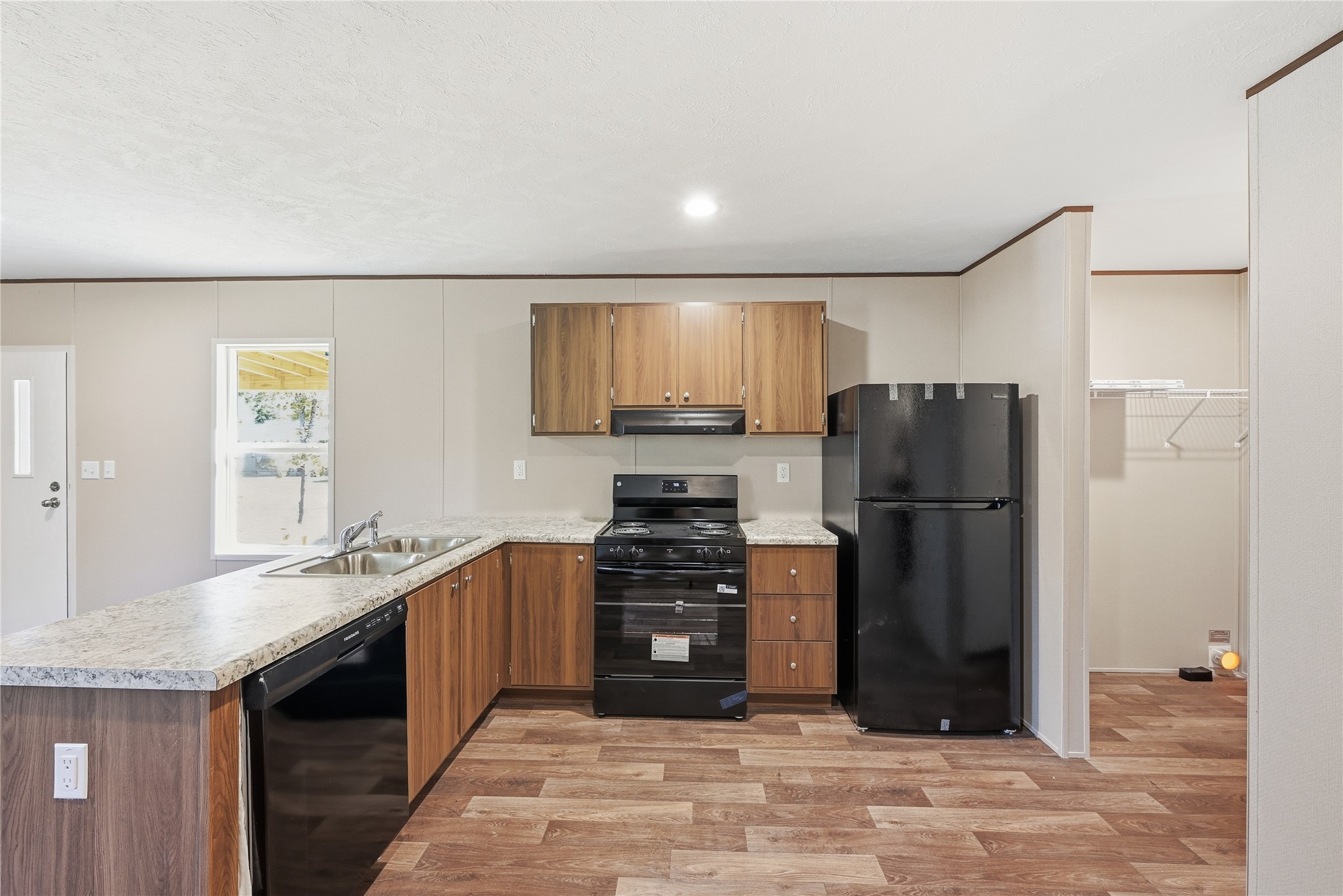 Kitchen; NEW STOVE, NEW FRIDGE, NEW DISWASHER!