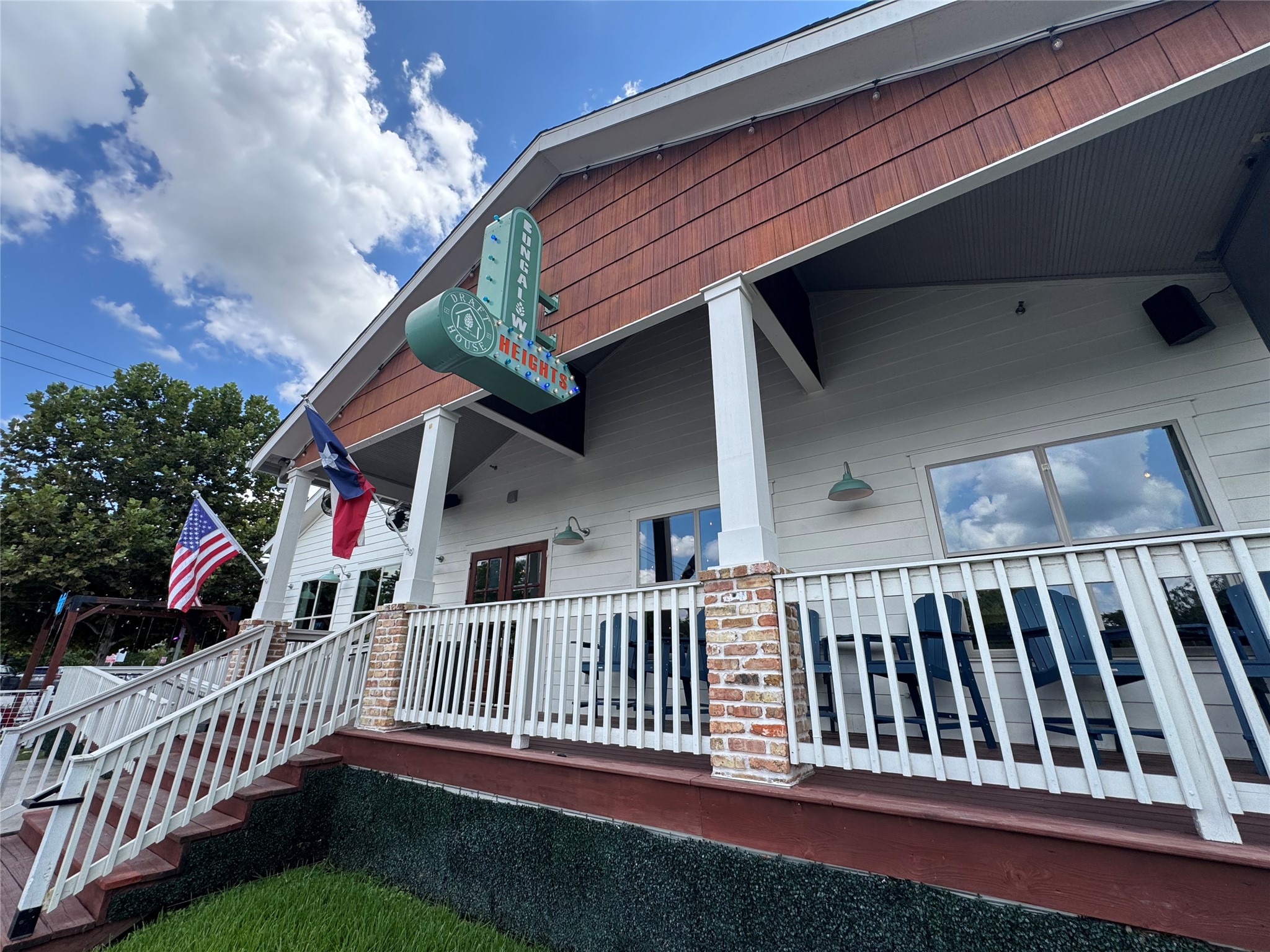 Bungalow Heights, a neighborhood bar and restaurant located just a short walk away, offers a great spot to enjoy dining, drinks, and the vibrant Greater Heights atmosphere.