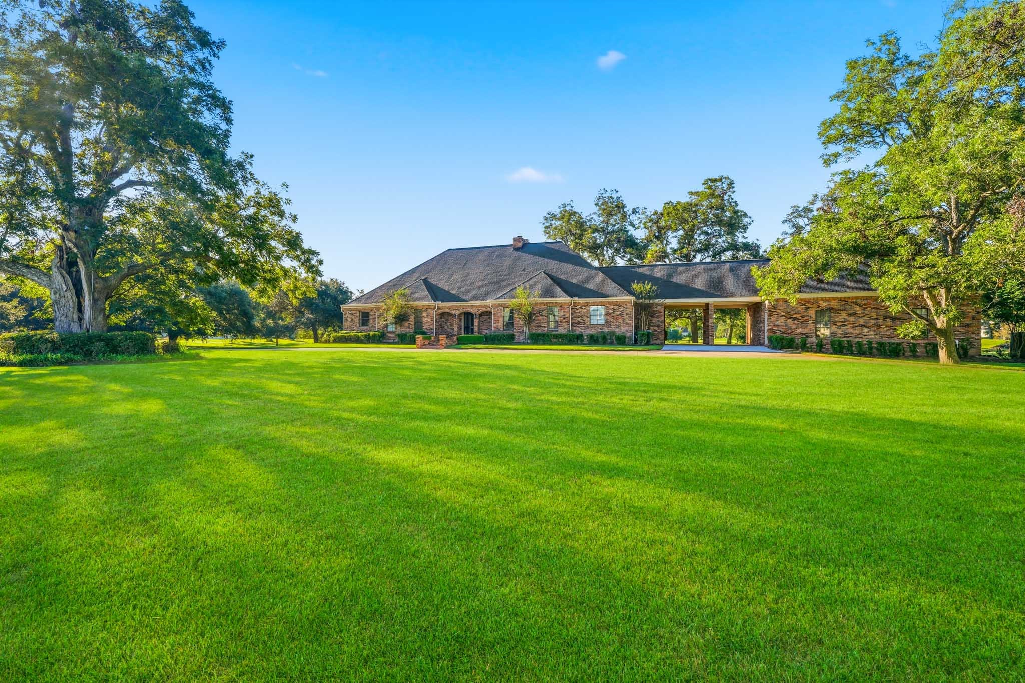 218 Bella Vista Drive, Richmond, TX 77406
