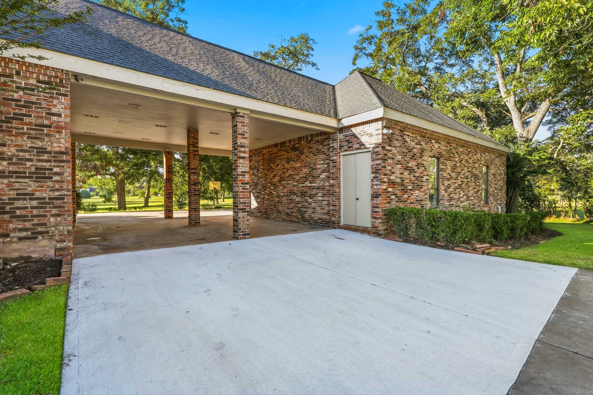 218 Bella Vista Drive, Richmond, TX 77406