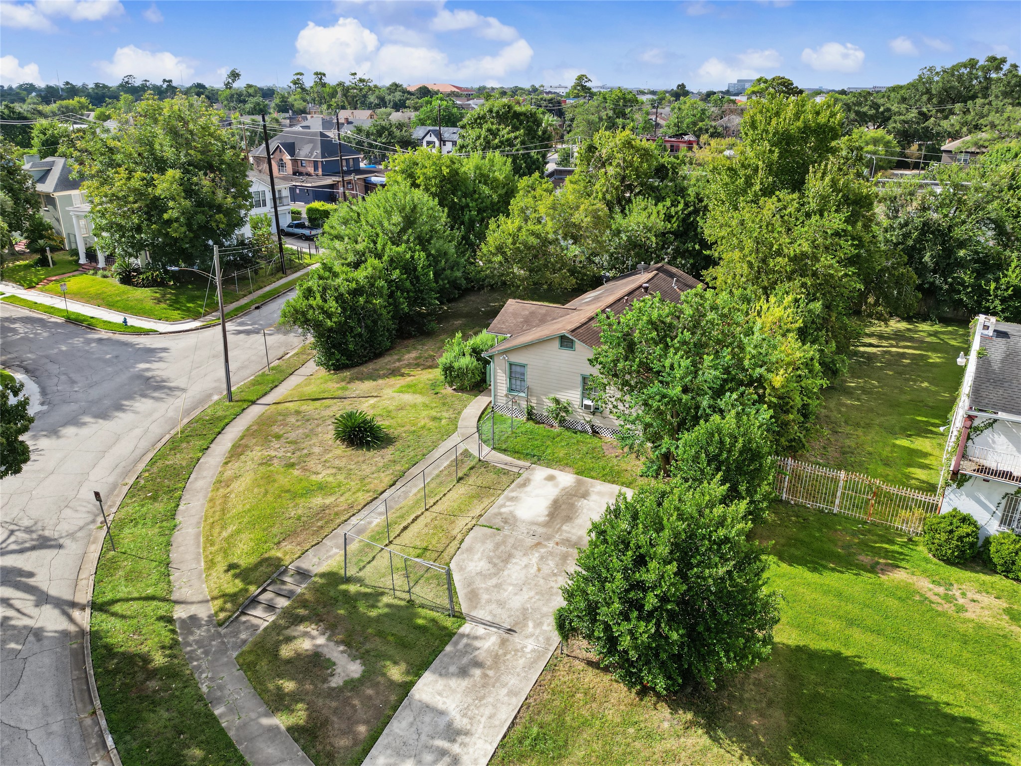5130 Live Oak Street, Houston, TX 77004