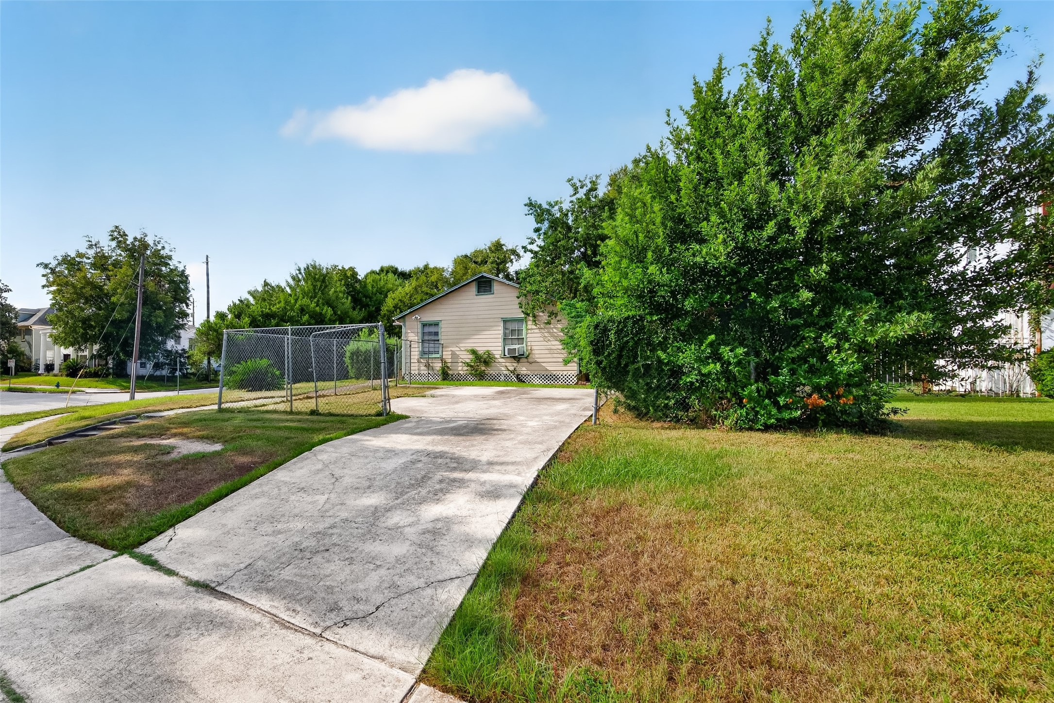 5130 Live Oak Street, Houston, TX 77004