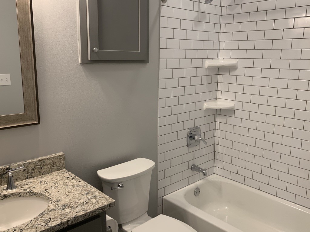 Unit B guest bath