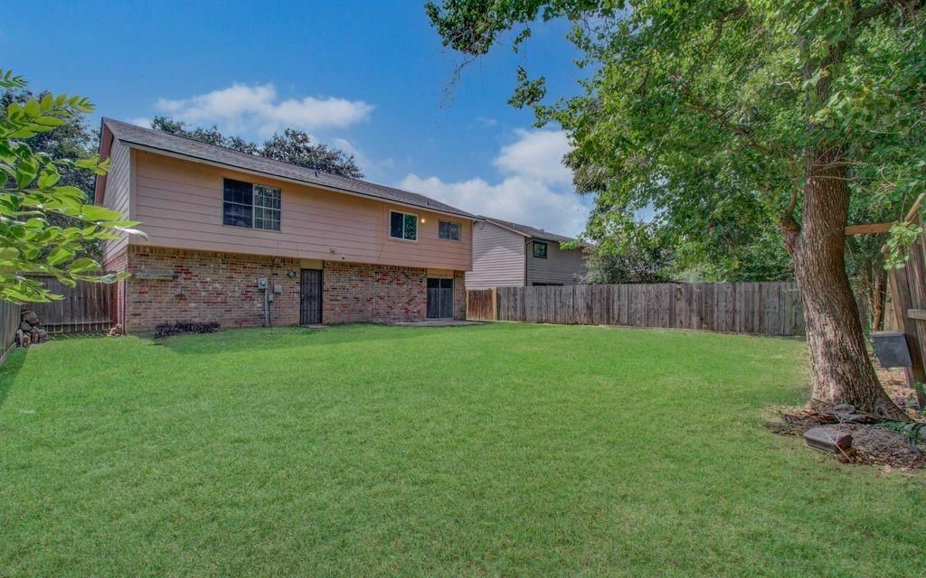 16527 Quail Dale Drive, Houston, TX 77489