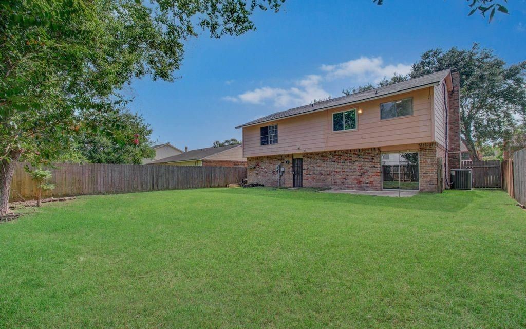 16527 Quail Dale Drive, Houston, TX 77489