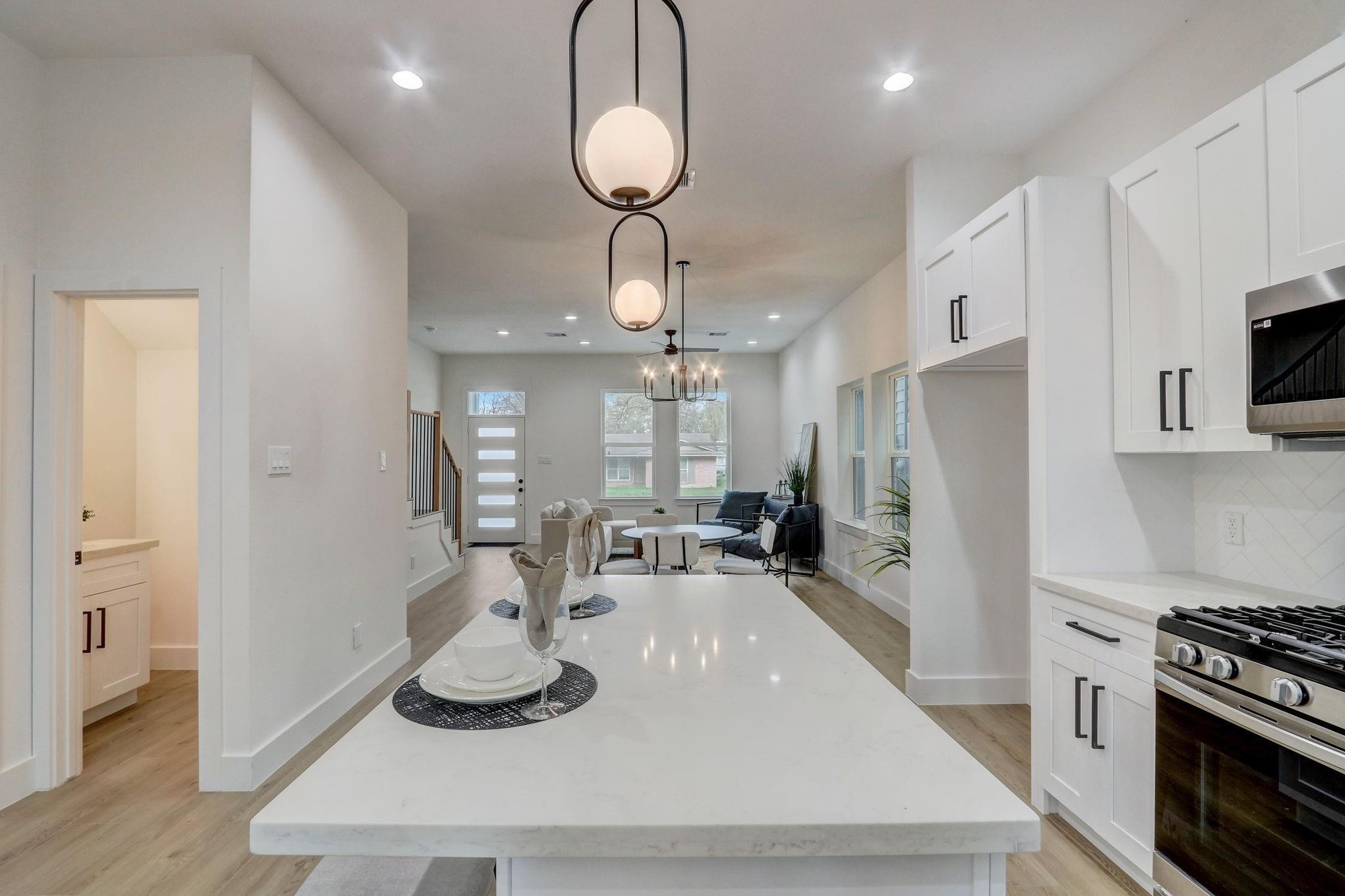 1203 Dewalt Street, Houston, TX 77088