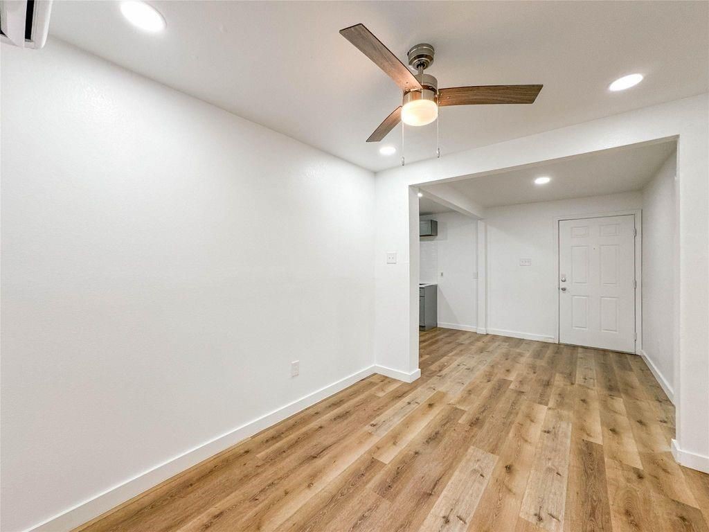 2223 N San Antonio Avenue, #1B, Pearland, TX 77581