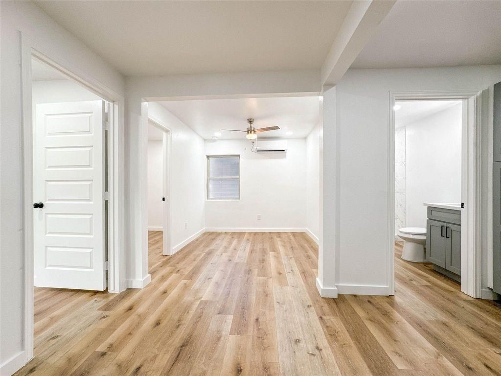 2223 N San Antonio Avenue, #1B, Pearland, TX 77581