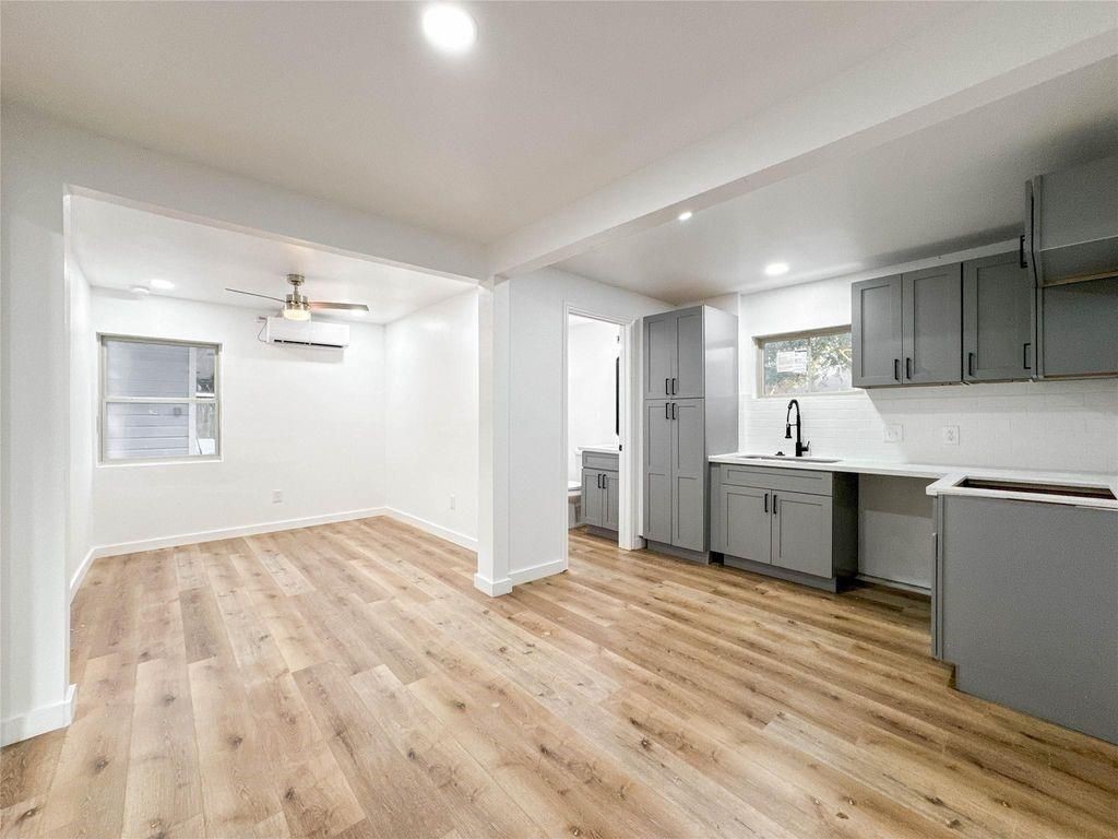 2223 N San Antonio Avenue, #1B, Pearland, TX 77581