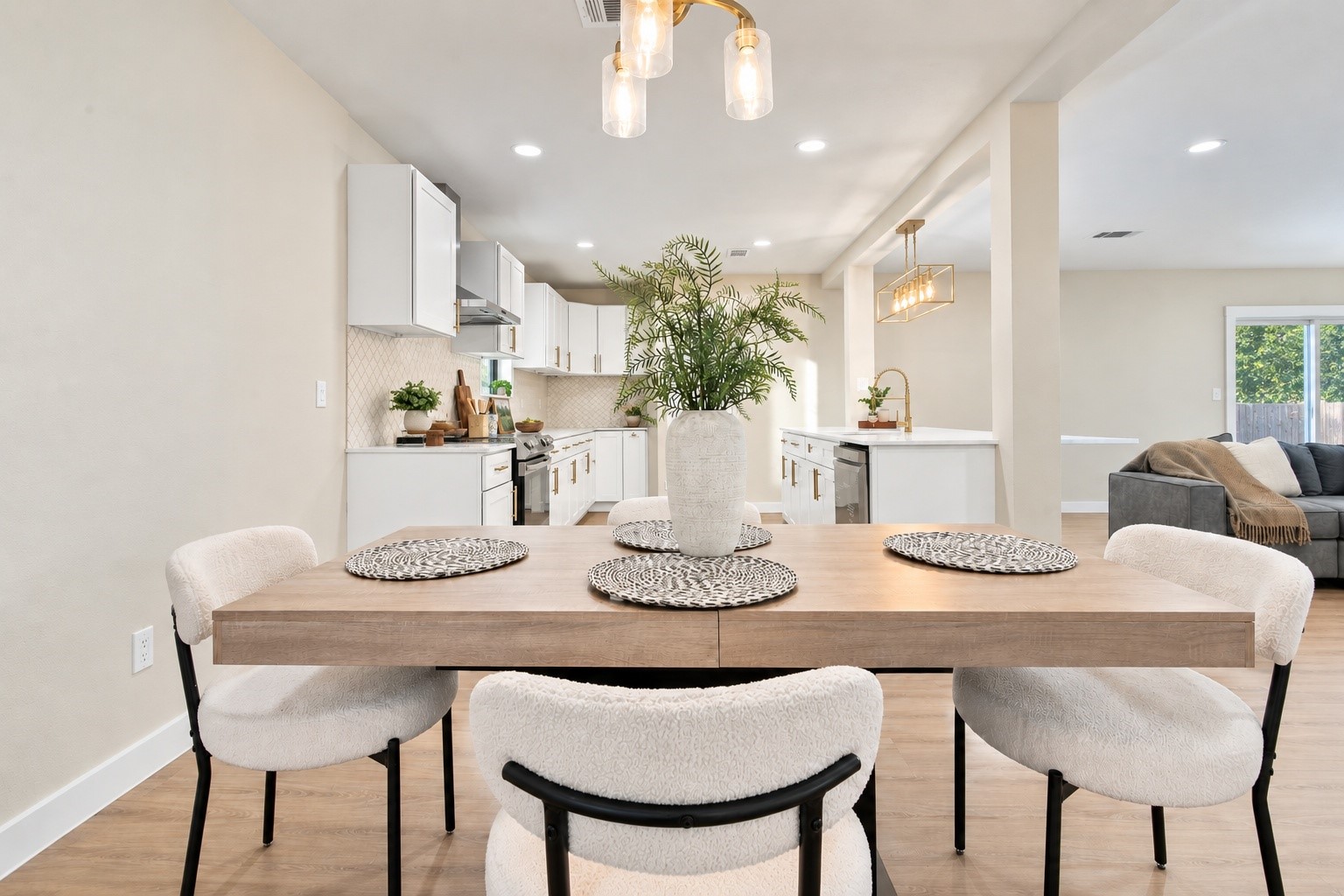 Another view of the dining area!