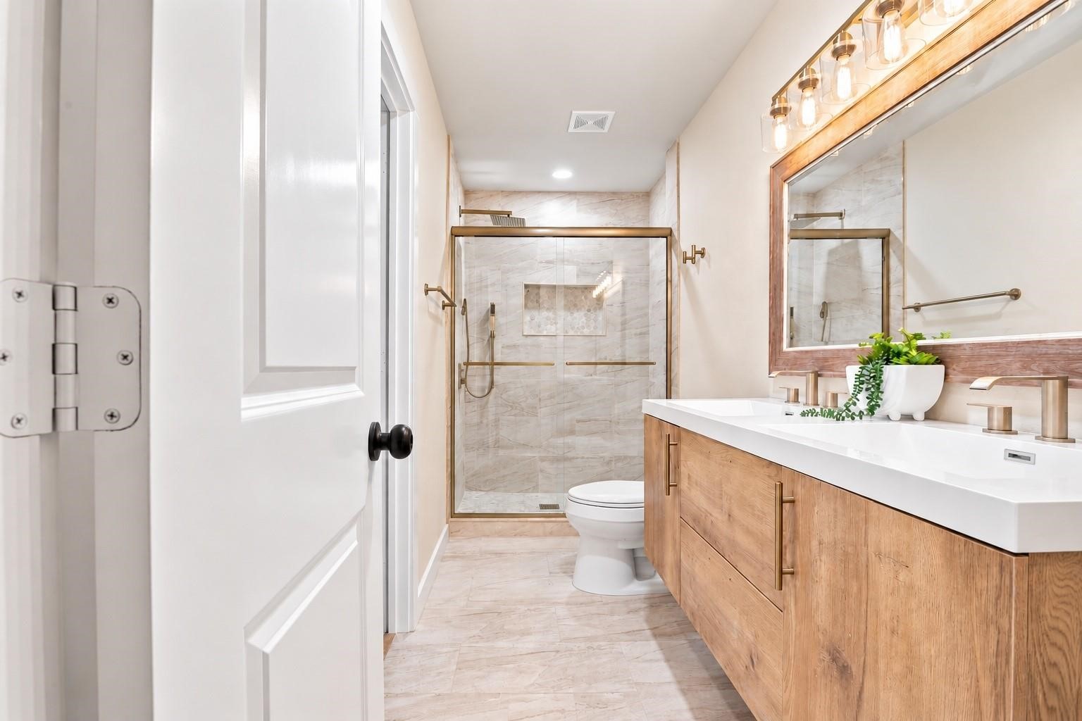 This home has been fully updated!