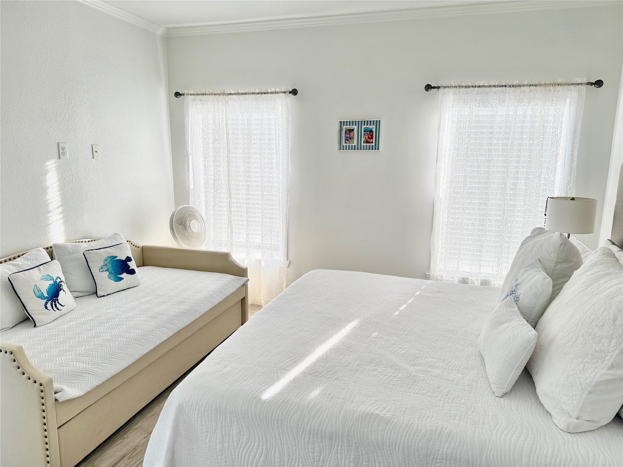 Large primary bedroom with day/nap bed.