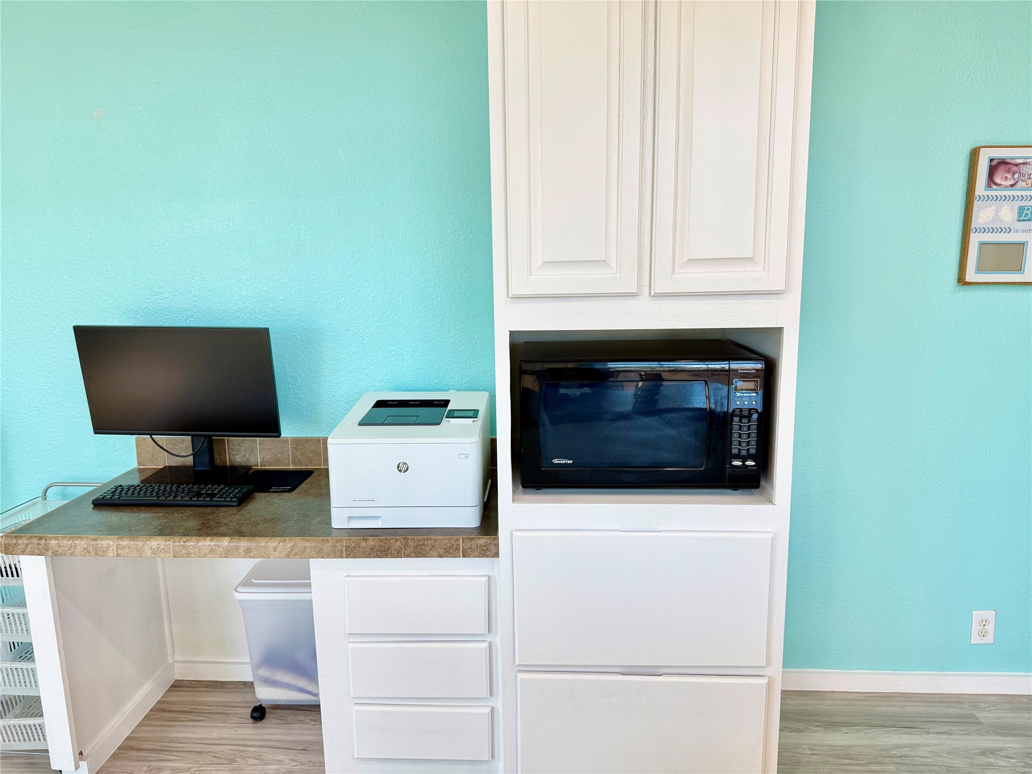 Computer station