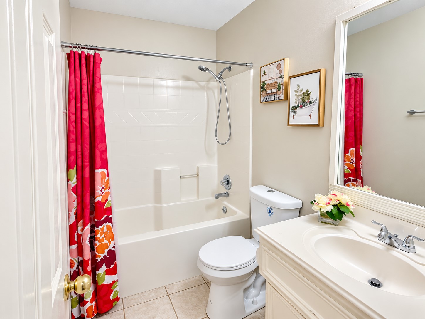 The 2nd full bath is inbetween the two bedrooms for convenience.