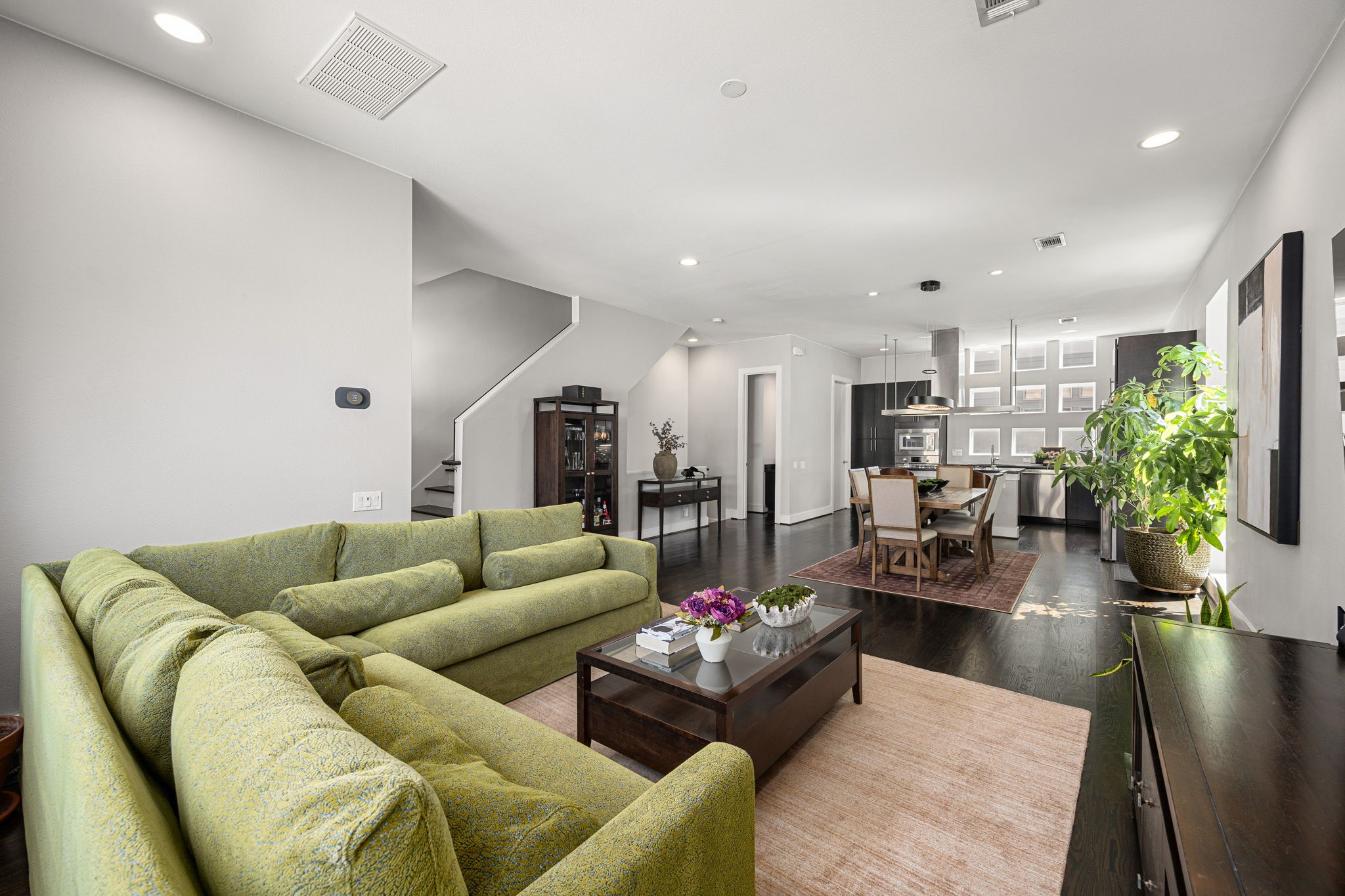 Welcome home to 1232 W 24th St. #H