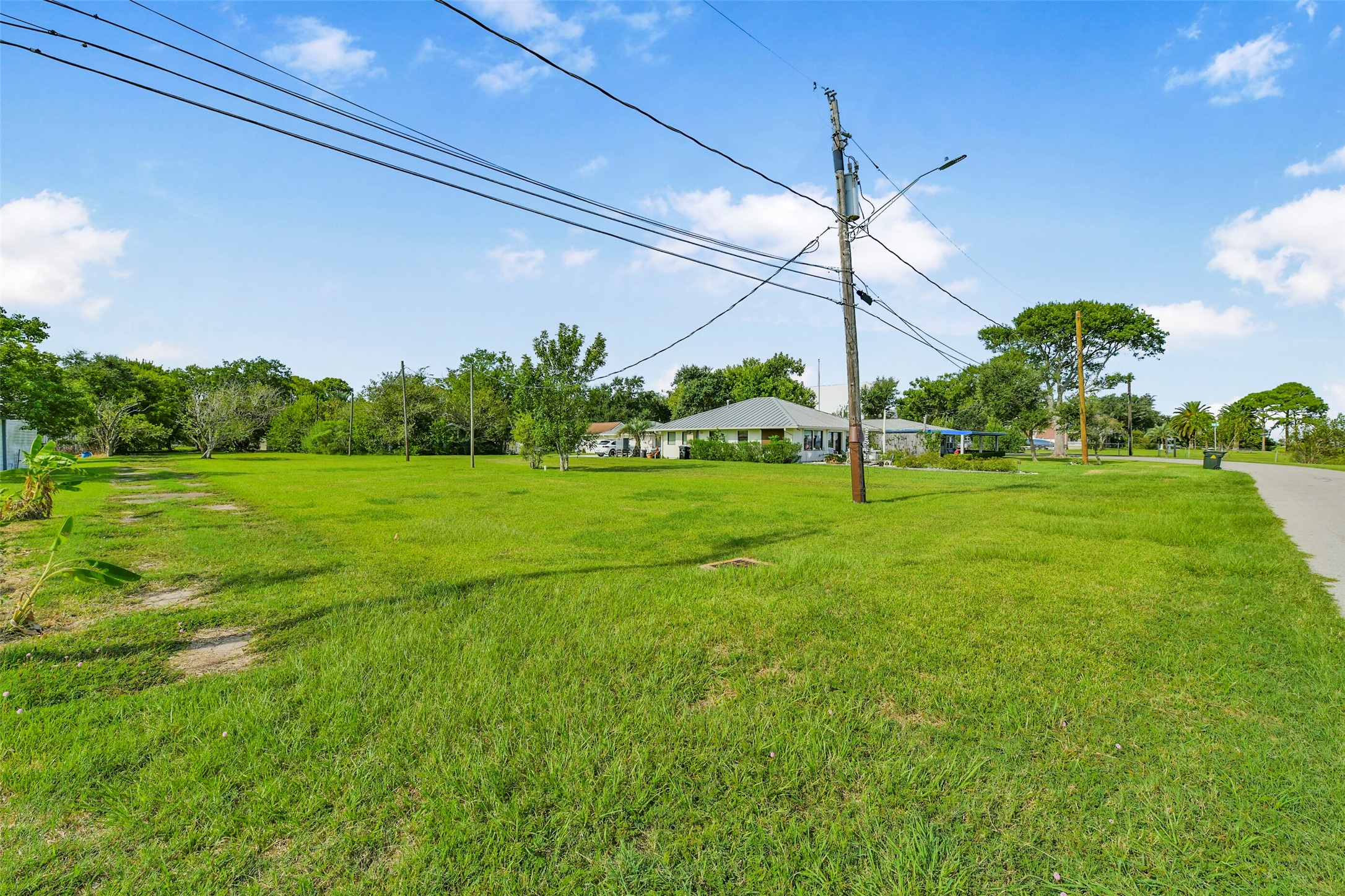 2480 E East Bayshore Drive, San Leon, TX 77539
