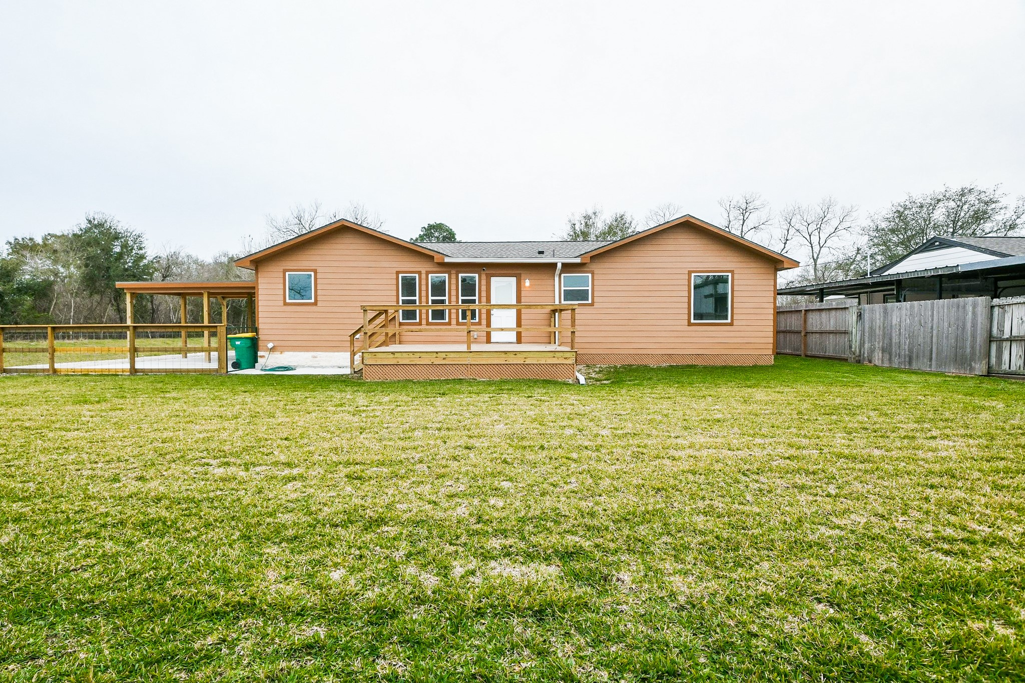 Huge fenced back yard