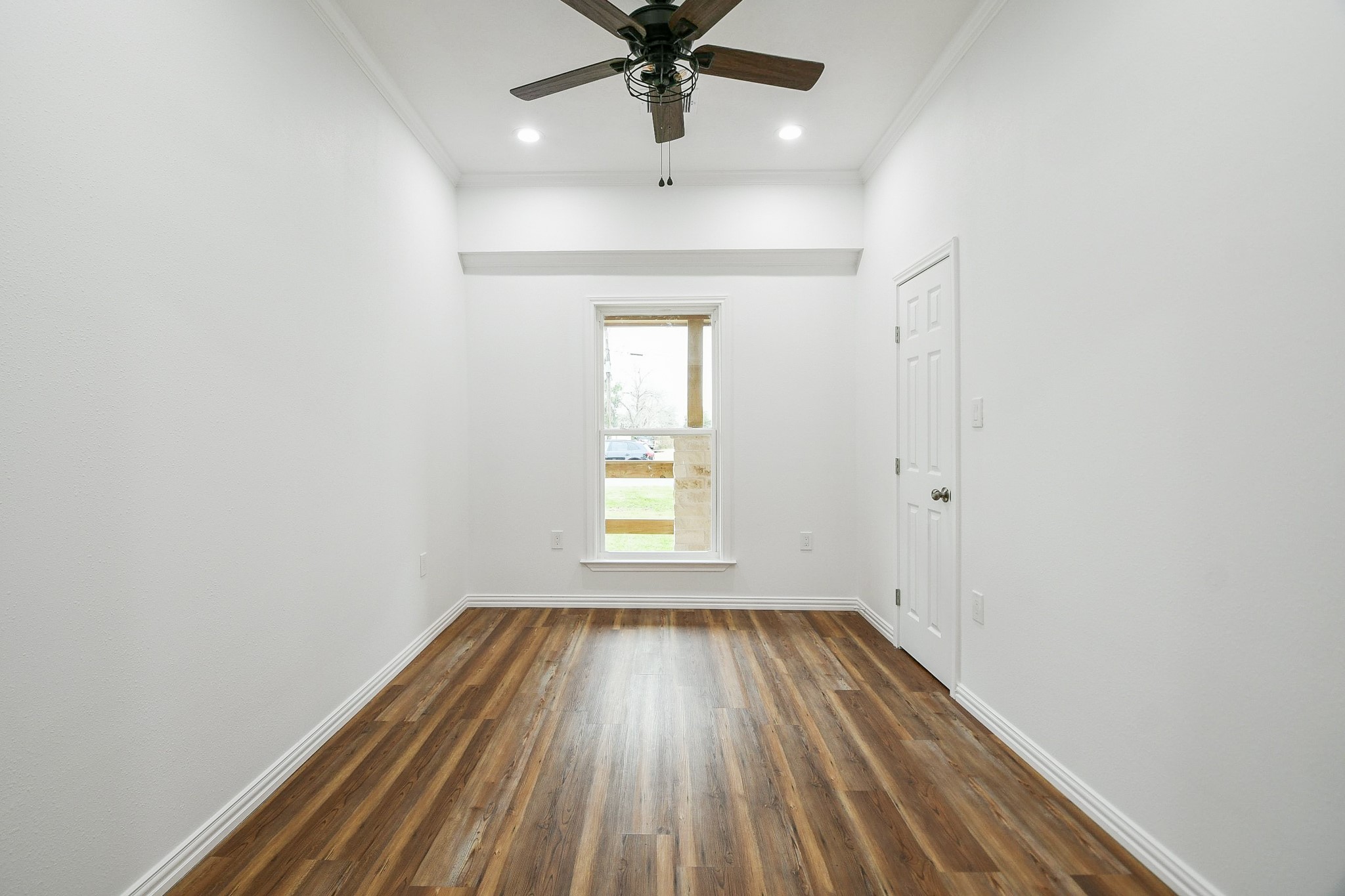 Every room has ceiling fans