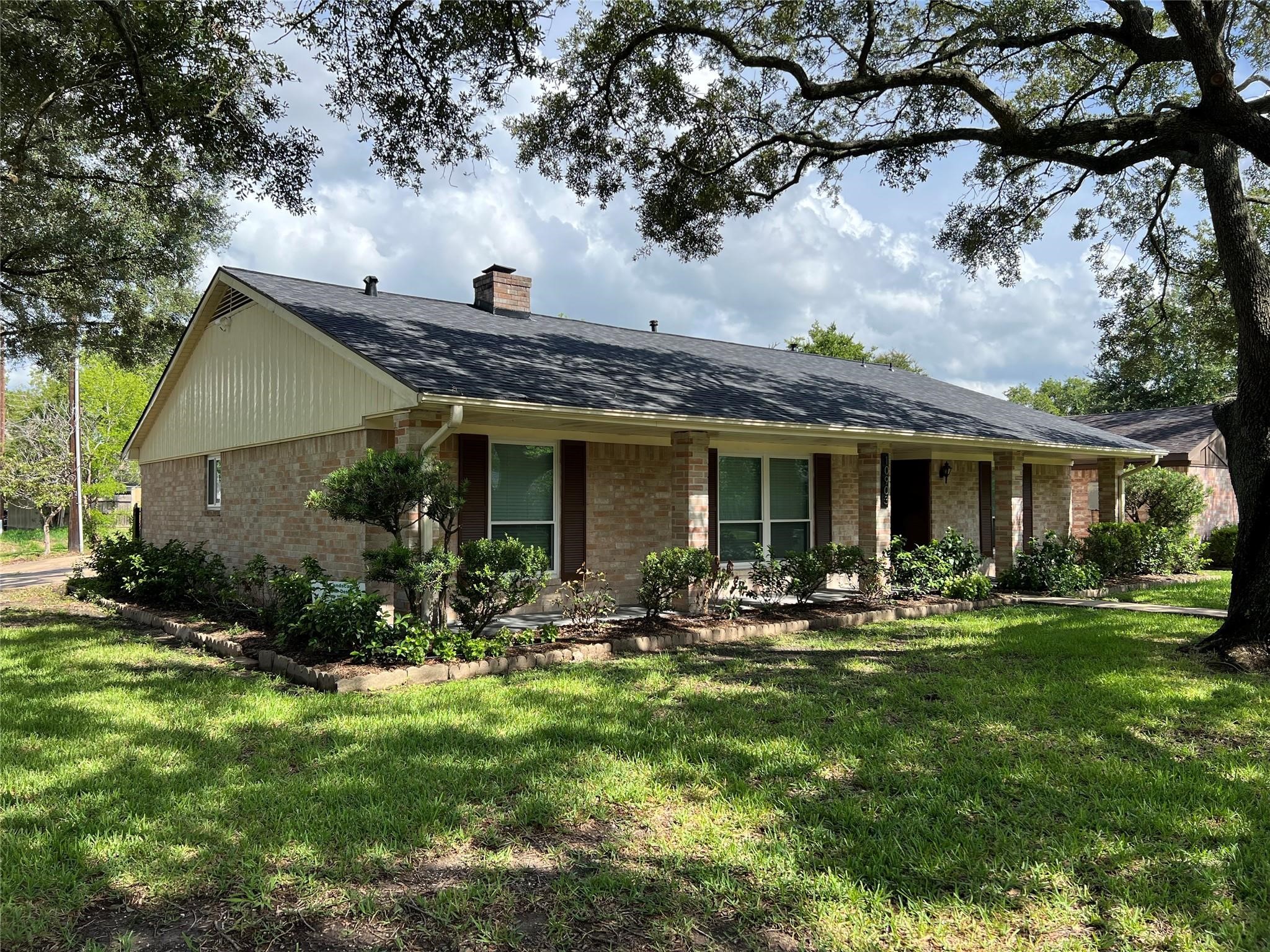 10903 Albury Drive, Houston, TX 77096 10903 Albury Drive, Houston, TX 77096