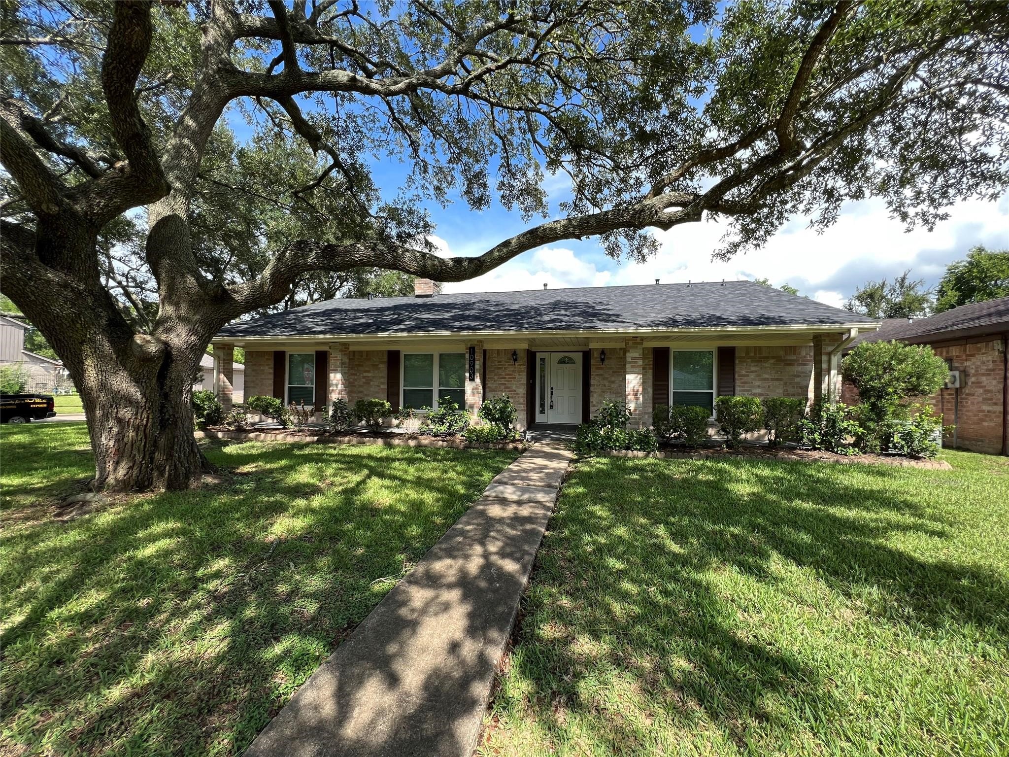 10903 Albury Drive, Houston, TX 77096 10903 Albury Drive, Houston, TX 77096