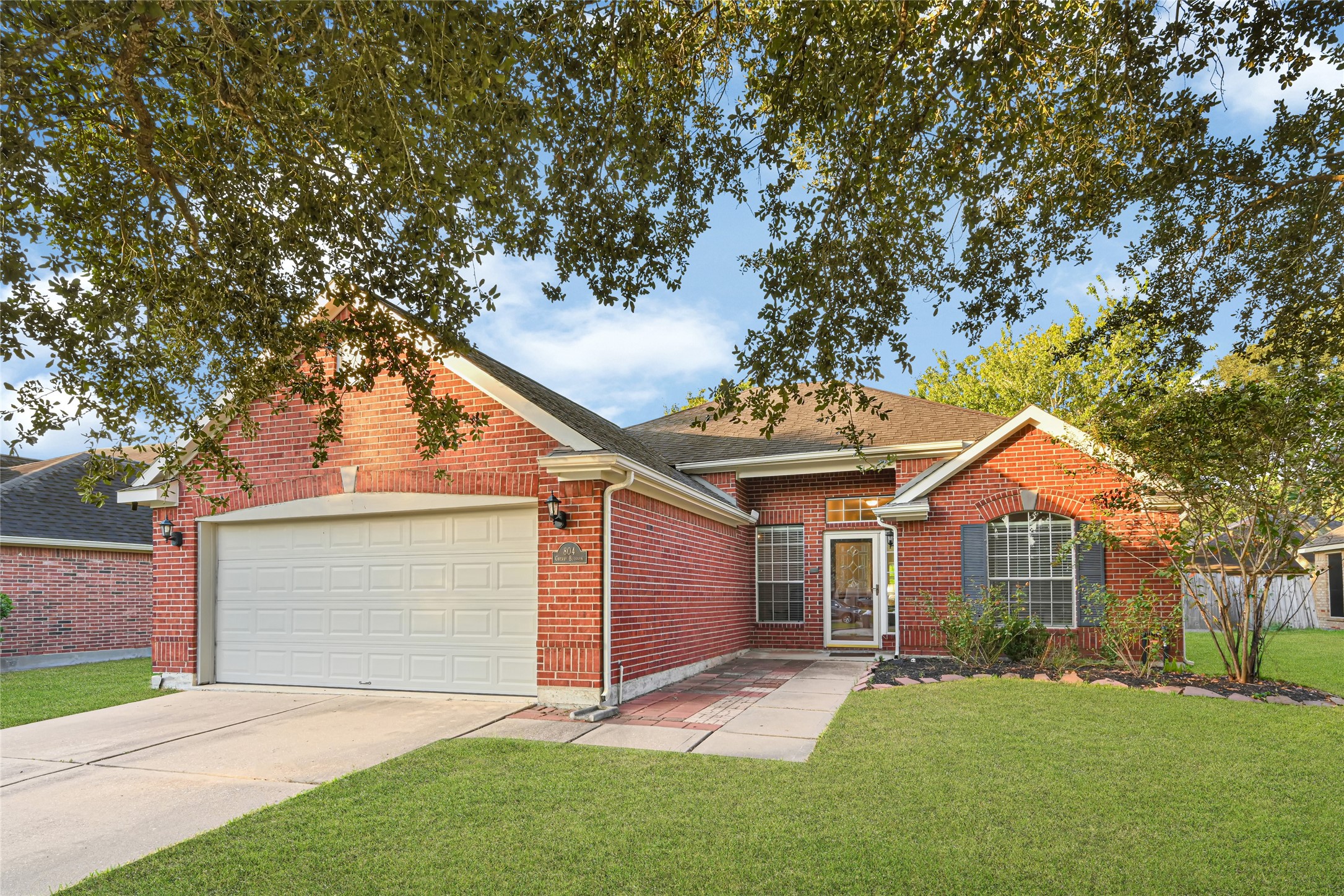 this home is within walking distance to the park area