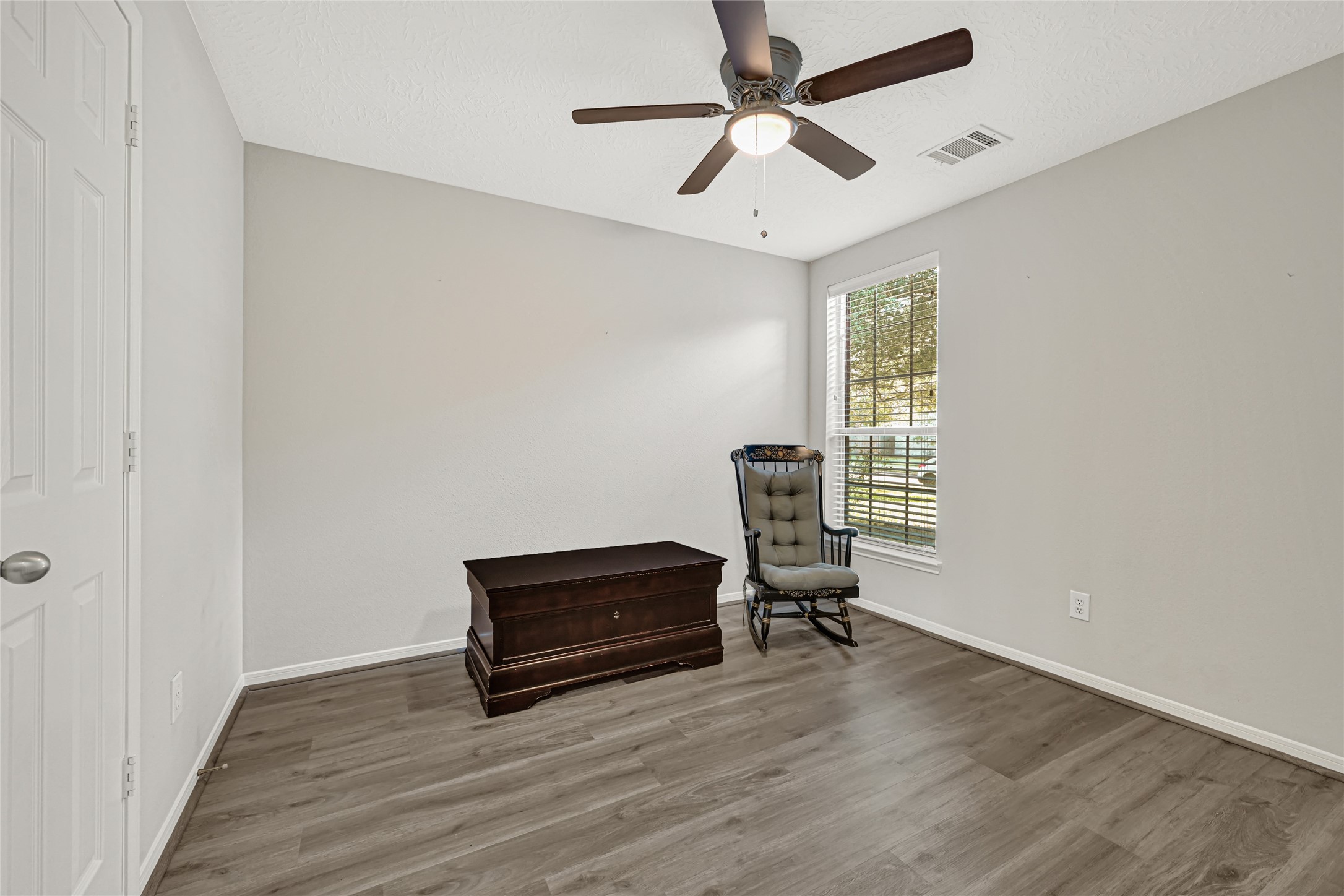 secondary bathroom