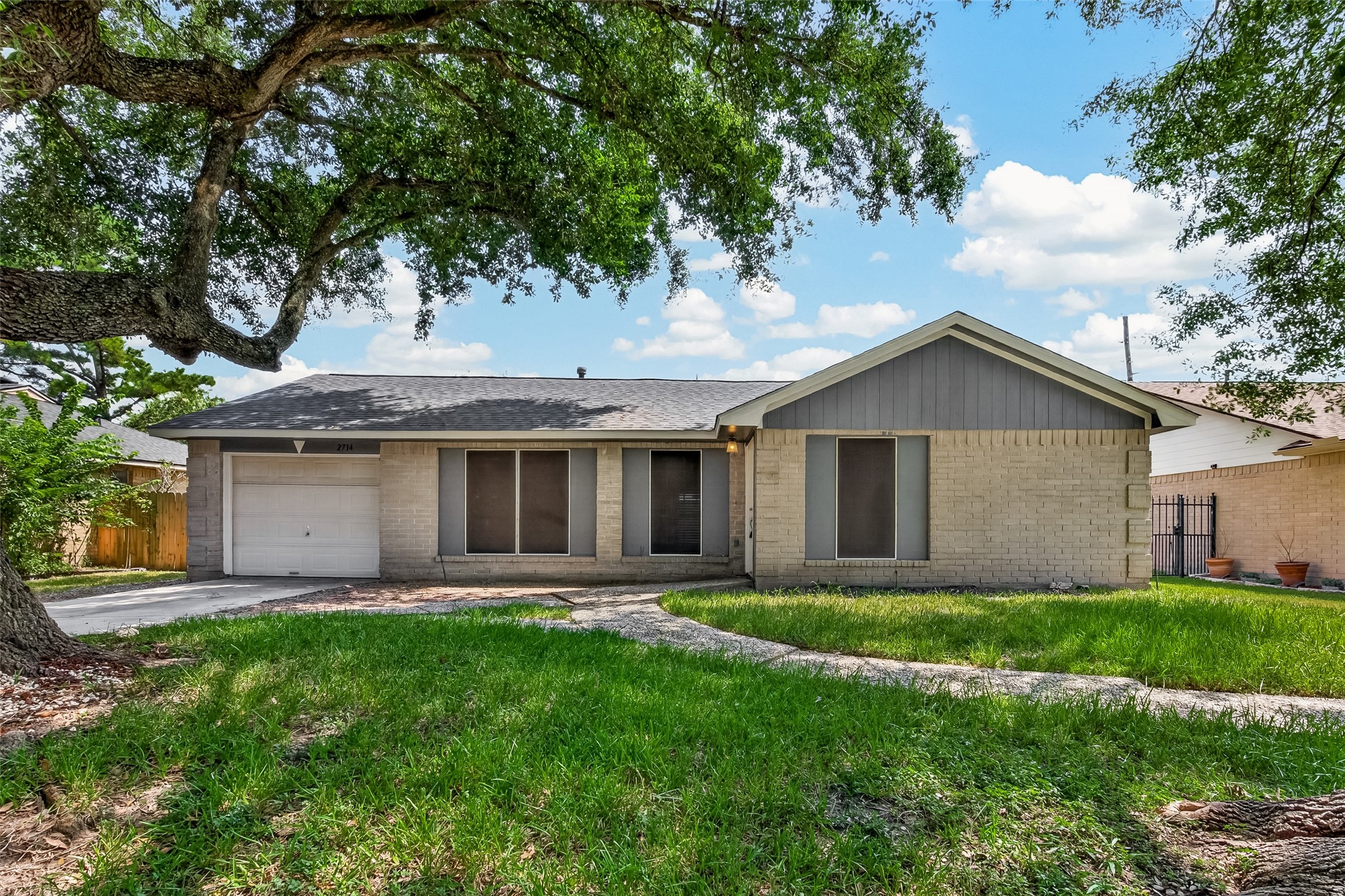 2714 S Brompton Drive, Pearland, TX 77584 2714 S Brompton Drive, Pearland, TX 77584