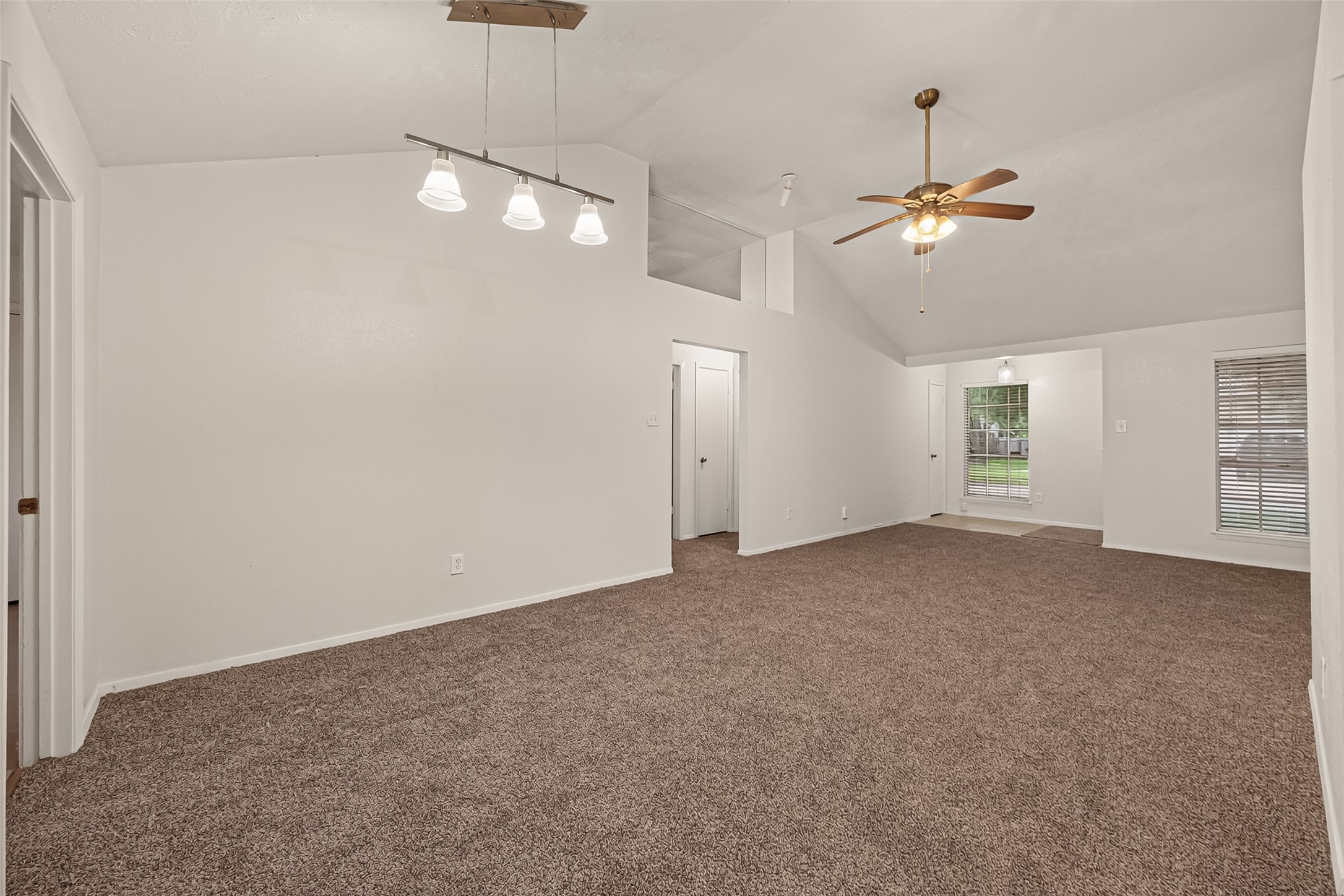 2714 S Brompton Drive, Pearland, TX 77584