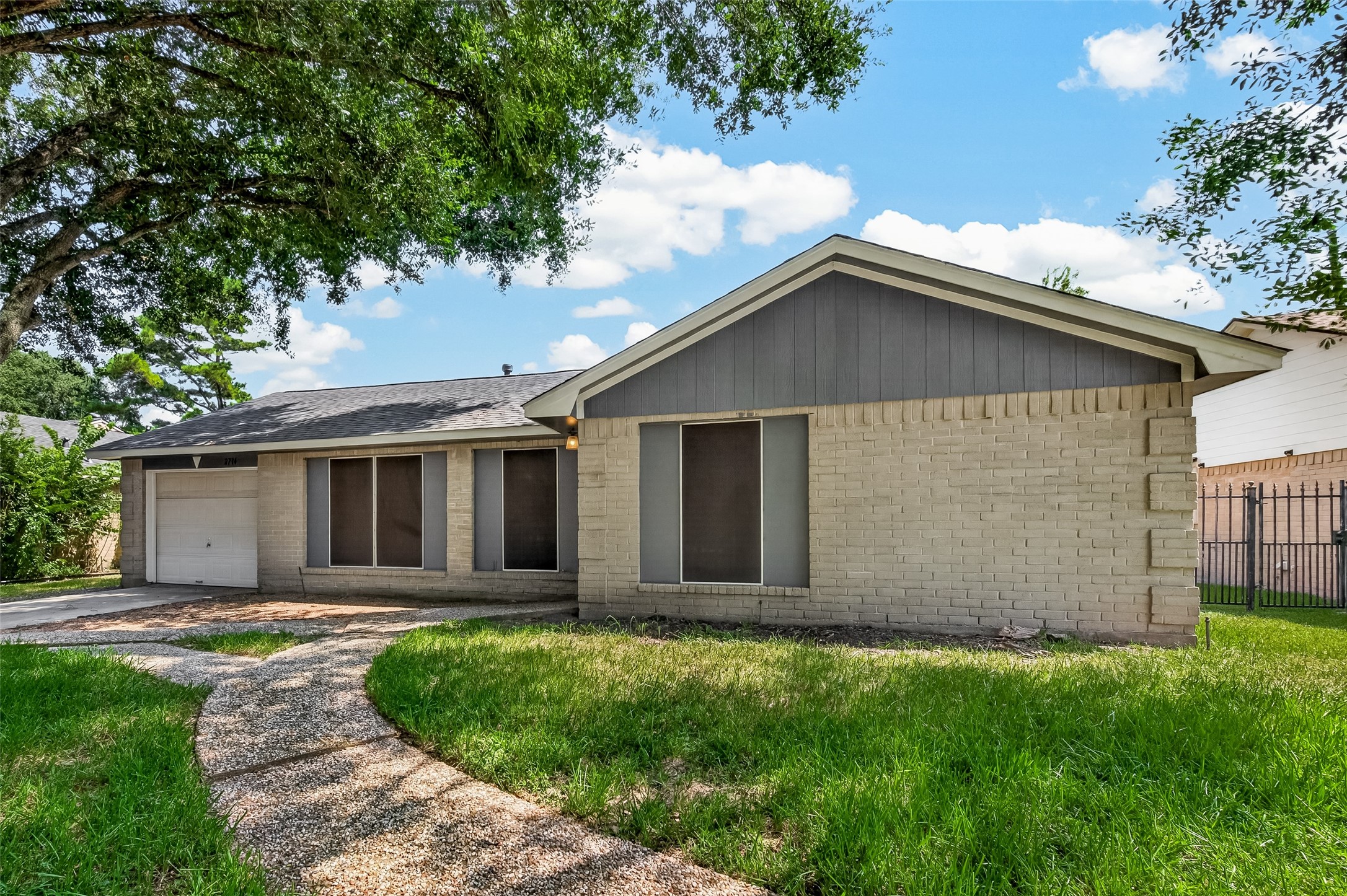 2714 S Brompton Drive, Pearland, TX 77584 2714 S Brompton Drive, Pearland, TX 77584