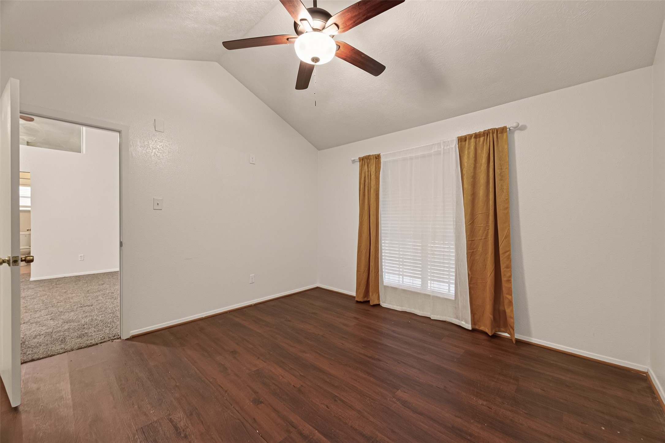 2714 S Brompton Drive, Pearland, TX 77584