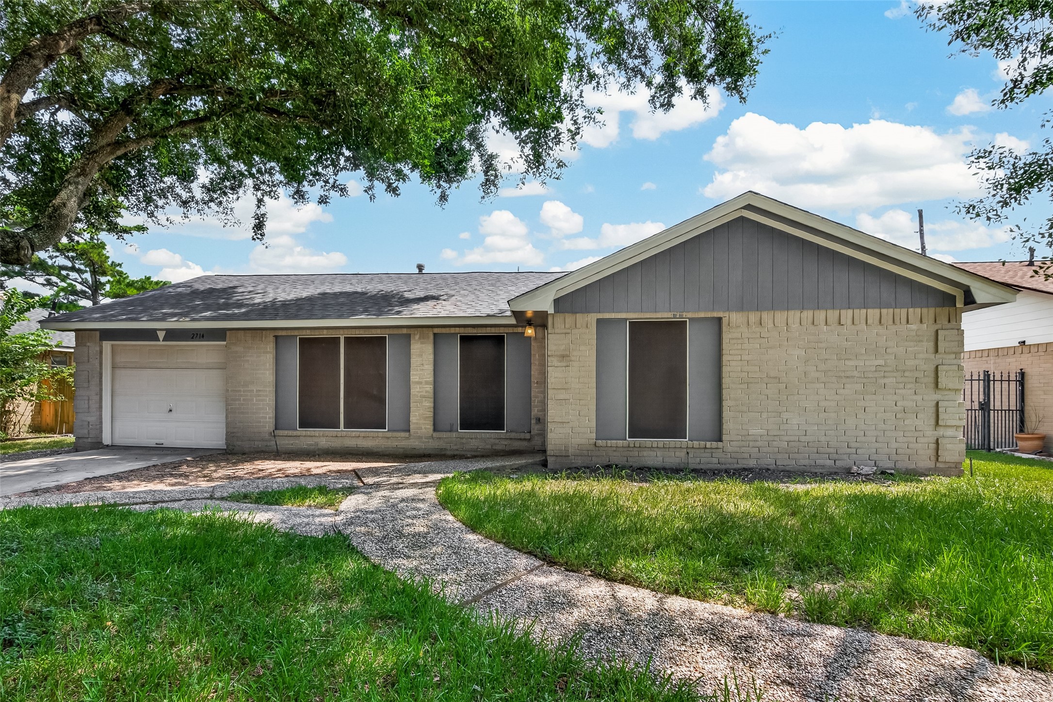 2714 S Brompton Drive, Pearland, TX 77584 2714 S Brompton Drive, Pearland, TX 77584