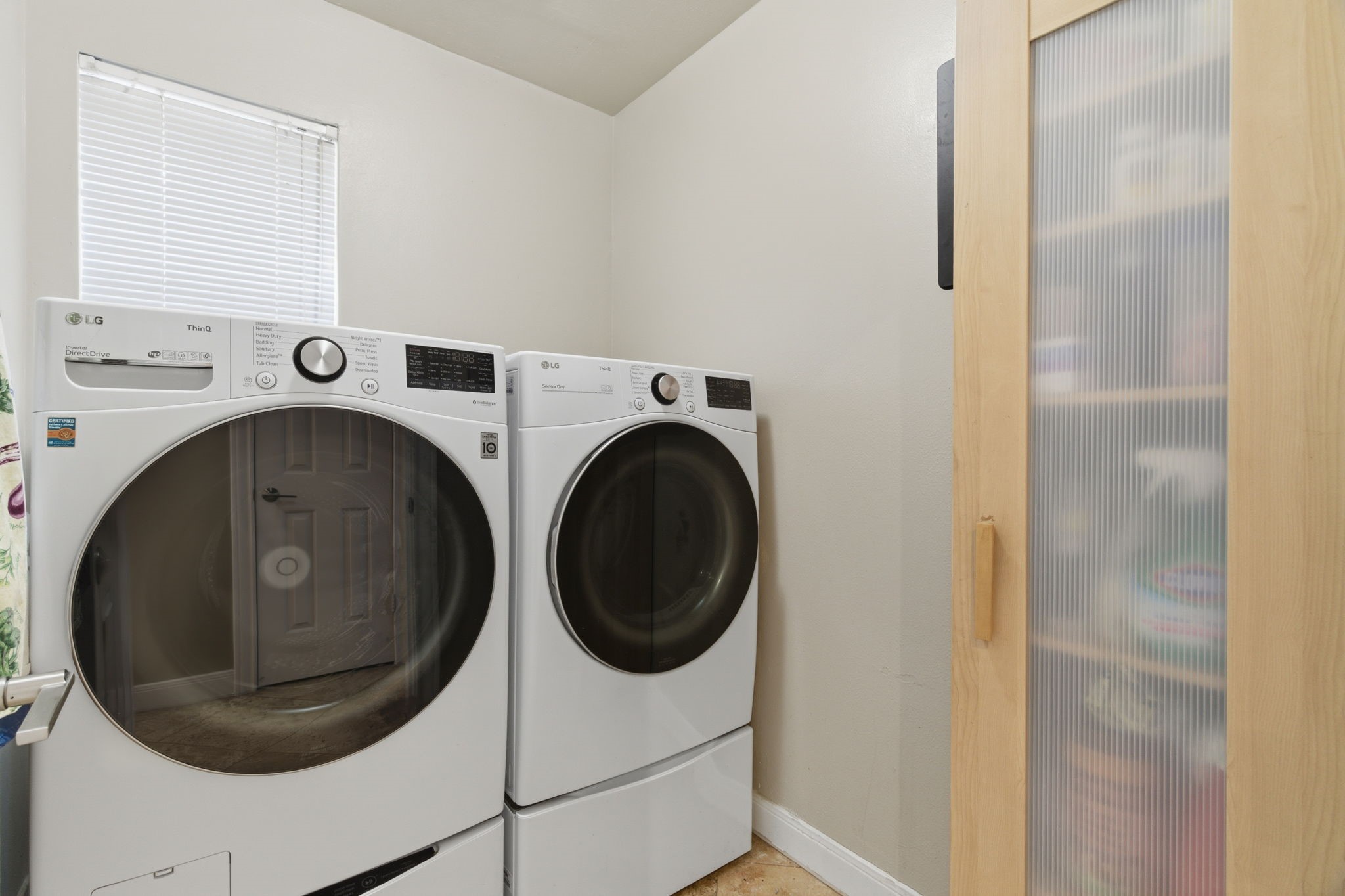Perfect sized laundry room with connections.