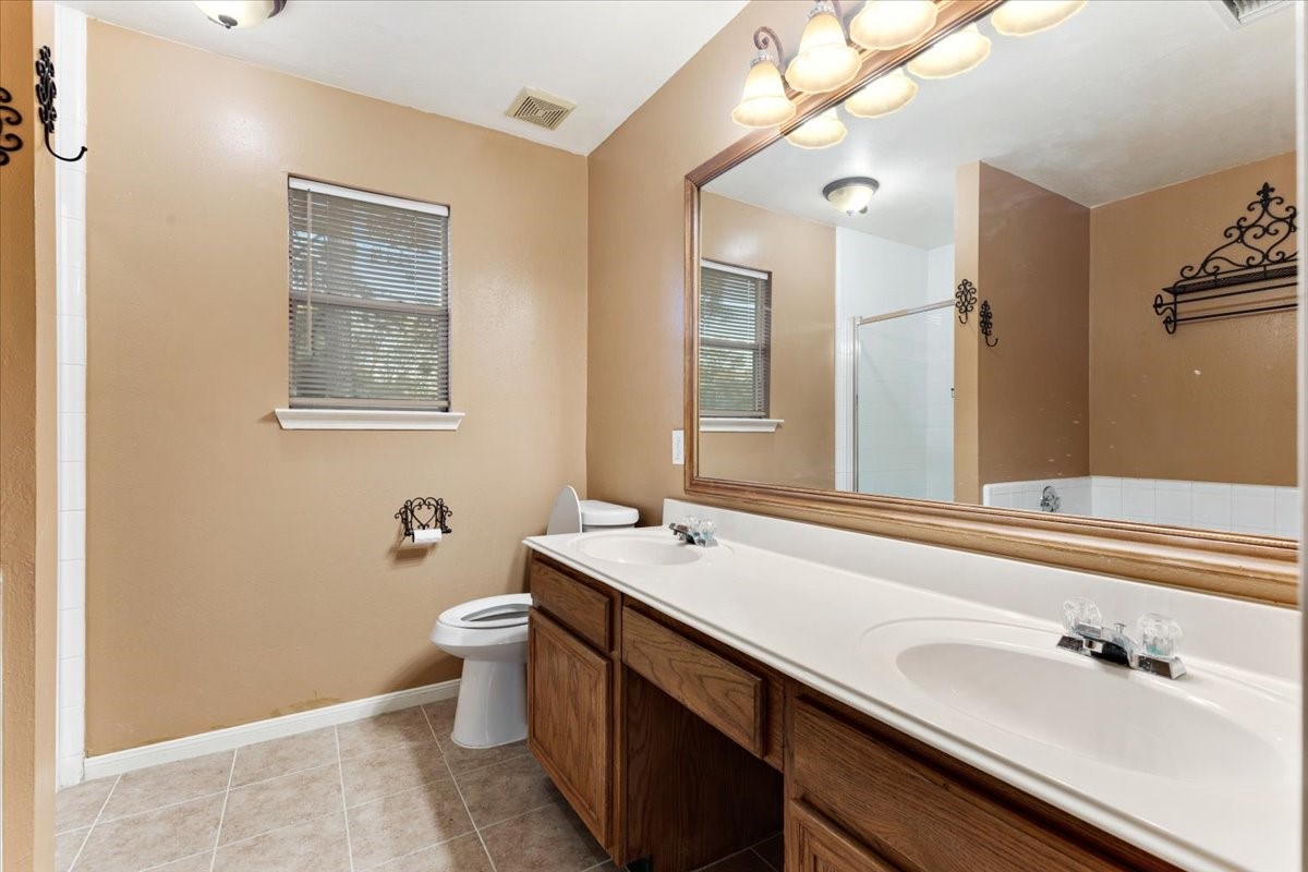 Prymary bathroom-Double vanity