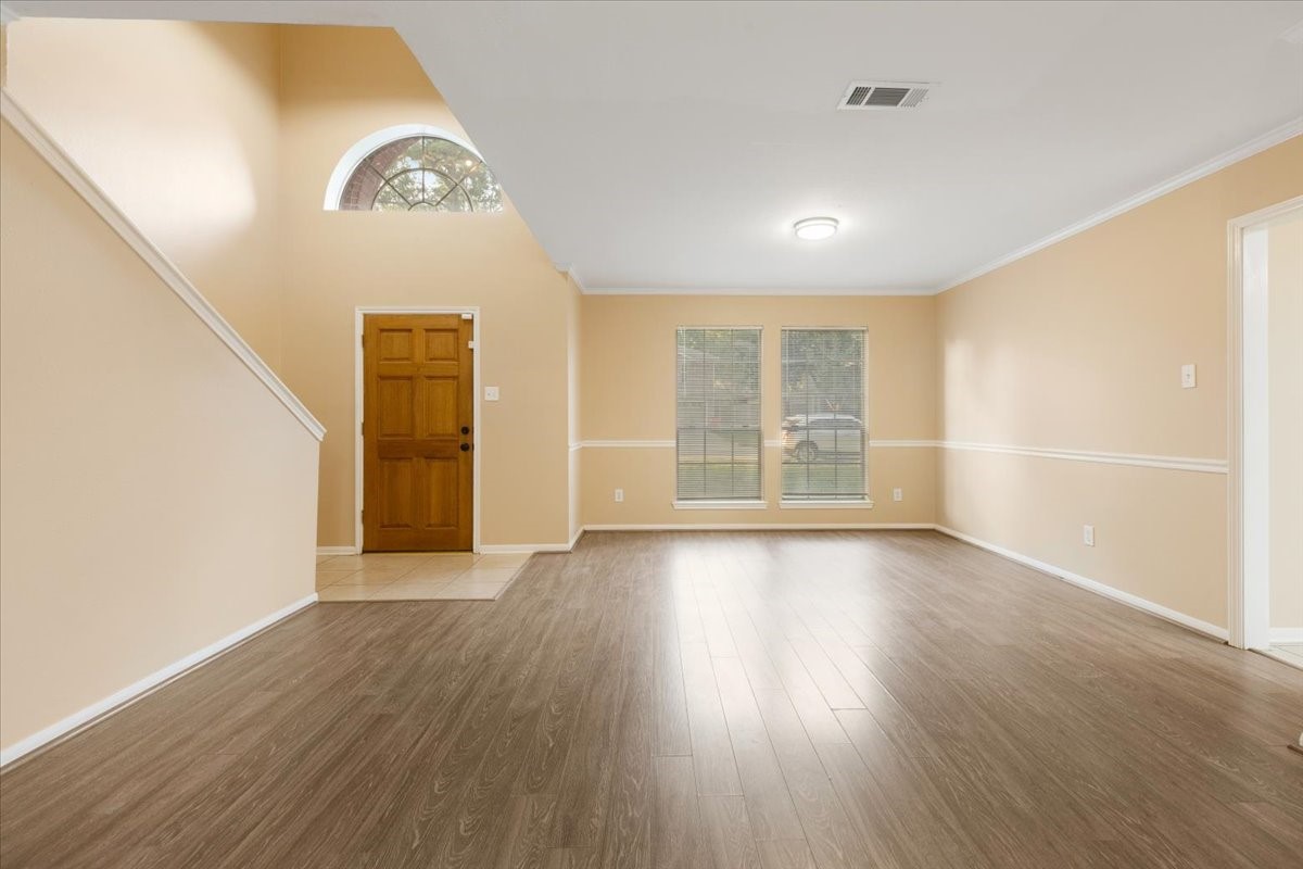 Specious dining area off the living room
