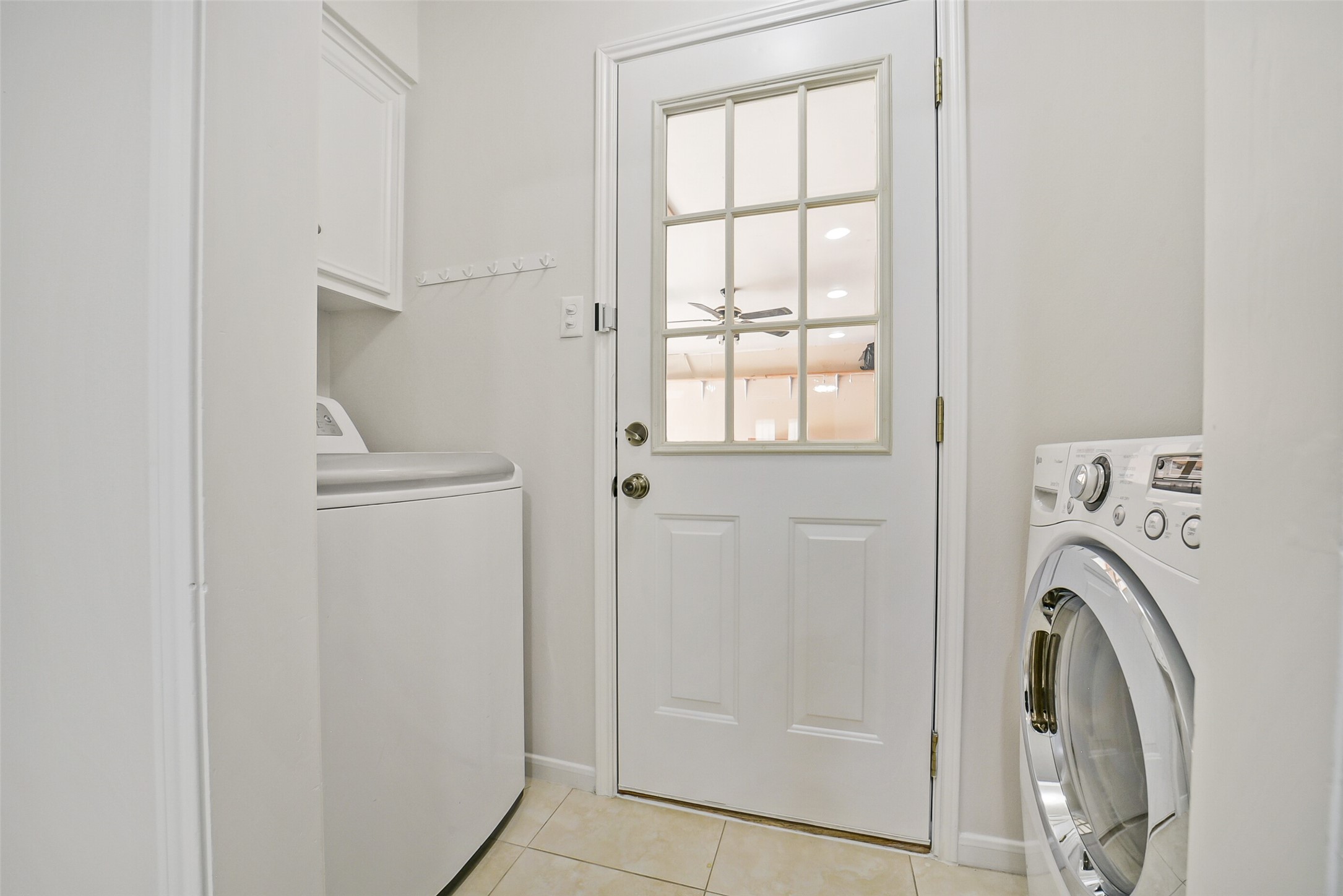 The washer and dryer are included in the lease.