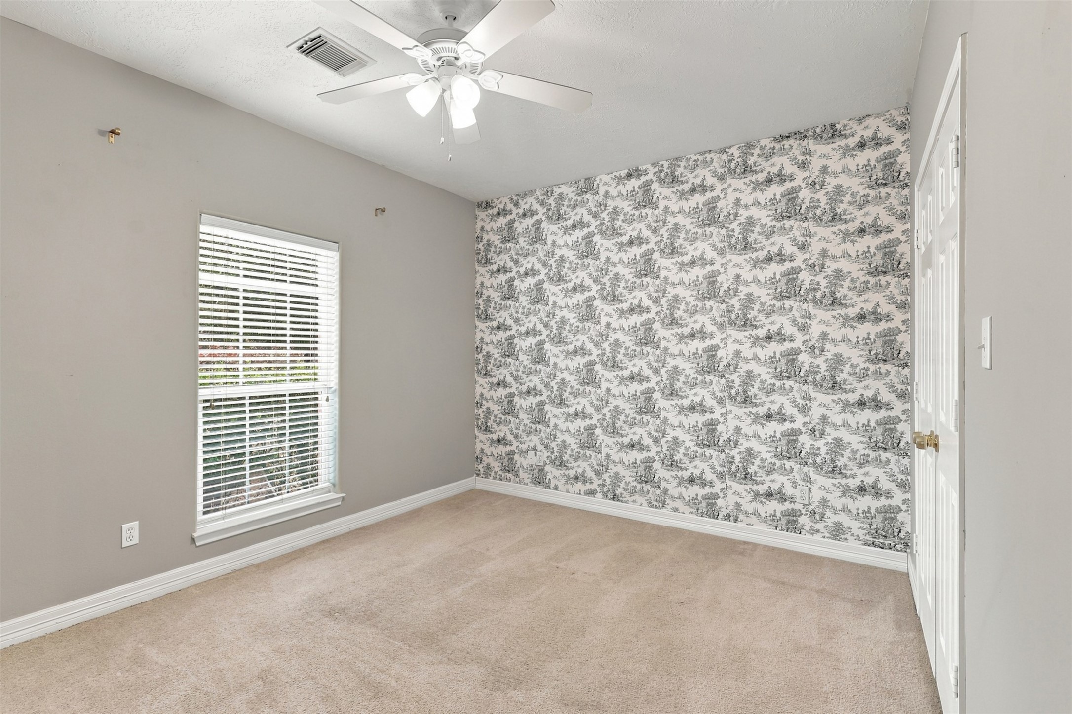 705 Fairway Oaks, Conroe, TX 77302